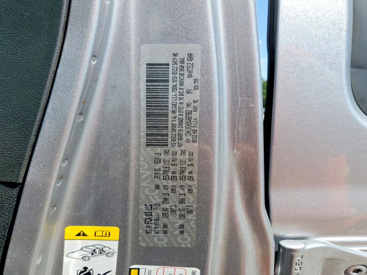 2019 Jeep Wrangler Unlimited Sahara Silver vin: 1C4HJXEN5KW687862