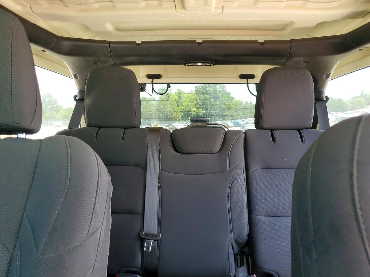 2019 Jeep Wrangler Unlimited Sahara Silver vin: 1C4HJXEN5KW687862