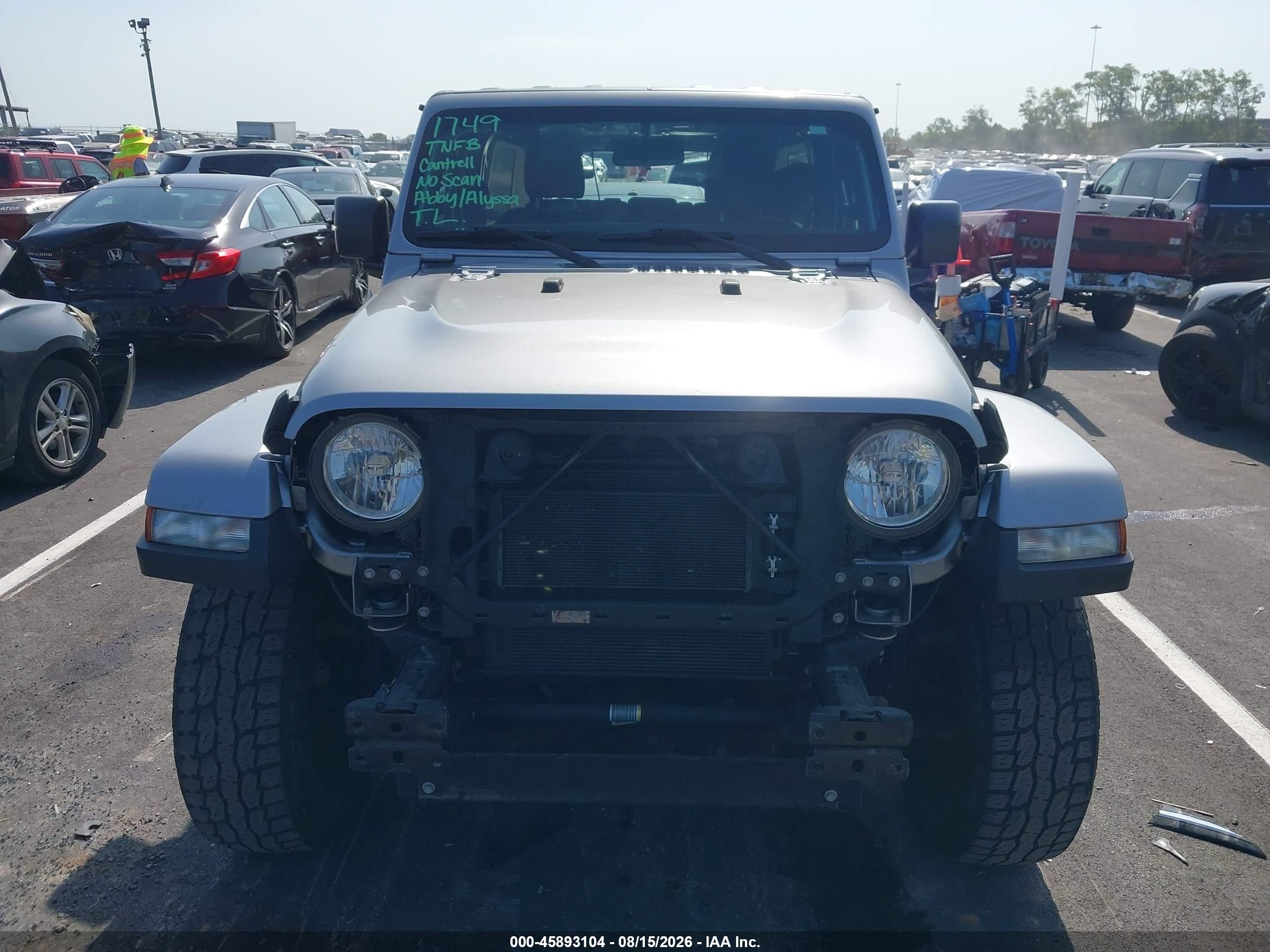 2019 Jeep Wrangler Unlimited Sahara 4x4 Silver vin: 1C4HJXEN6KW567245