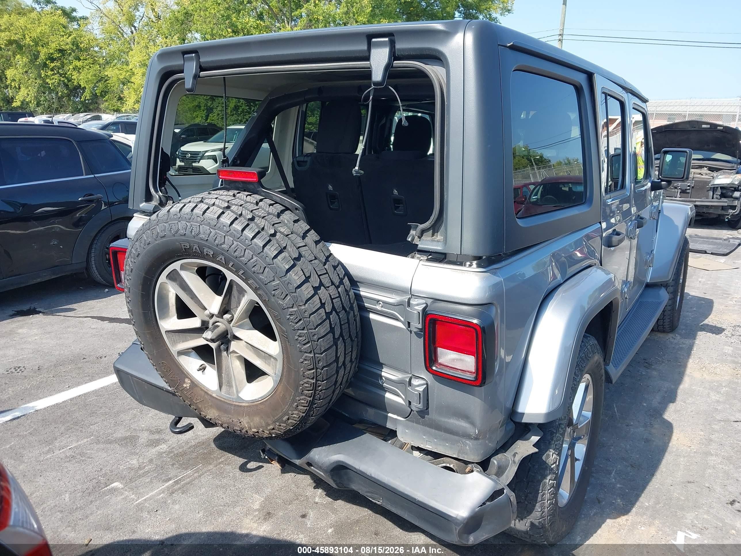 2019 Jeep Wrangler Unlimited Sahara 4x4 Silver vin: 1C4HJXEN6KW567245