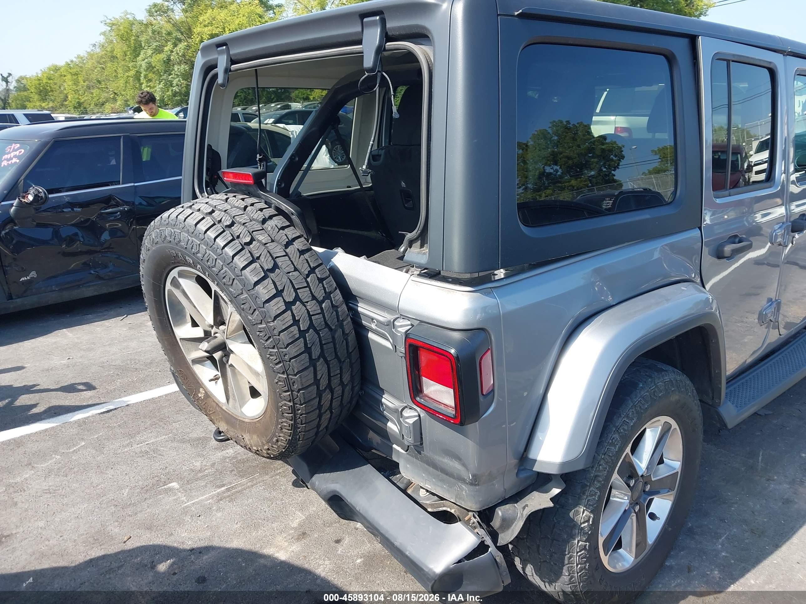 2019 Jeep Wrangler Unlimited Sahara 4x4 Silver vin: 1C4HJXEN6KW567245