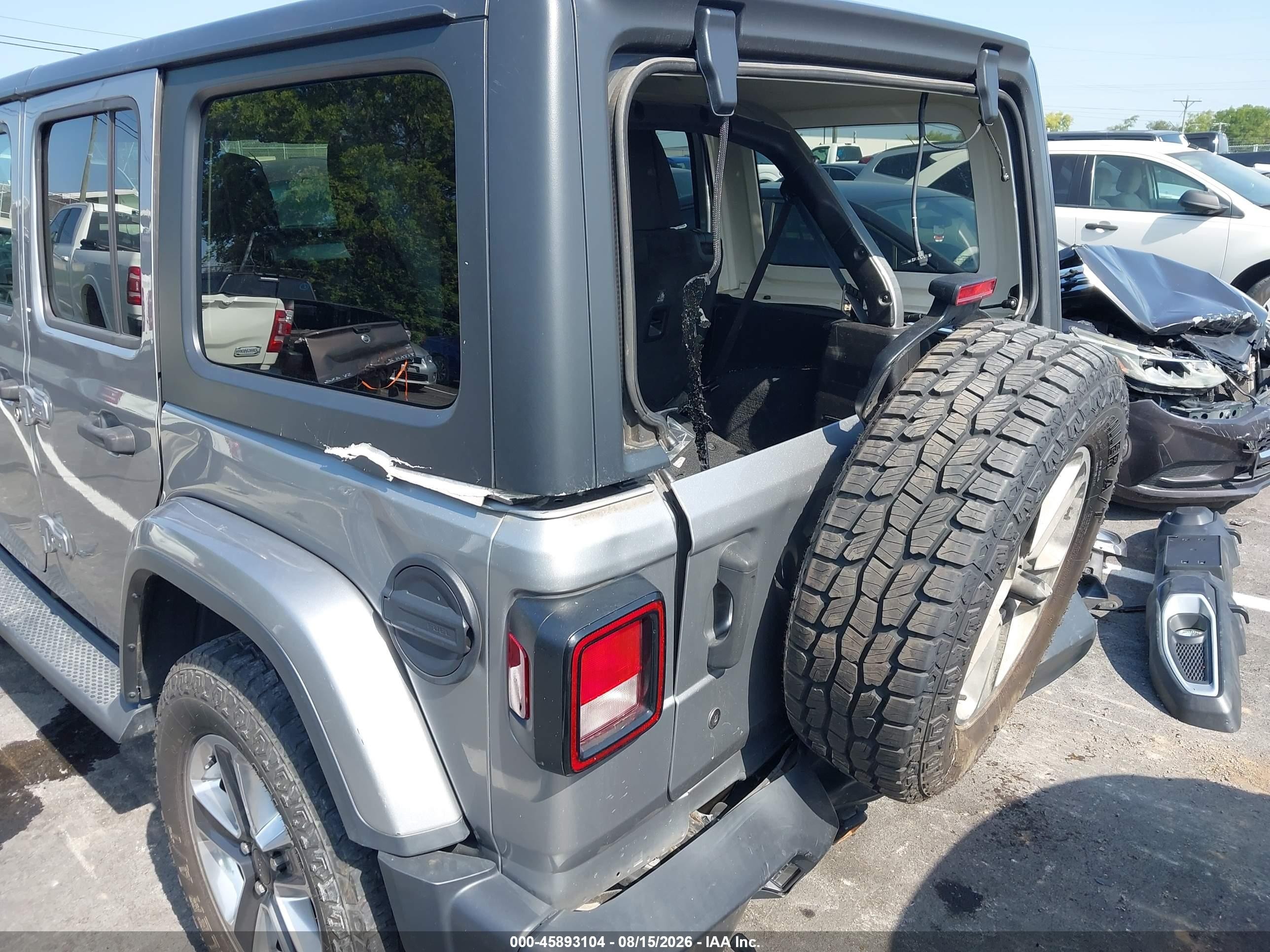 2019 Jeep Wrangler Unlimited Sahara 4x4 Silver vin: 1C4HJXEN6KW567245