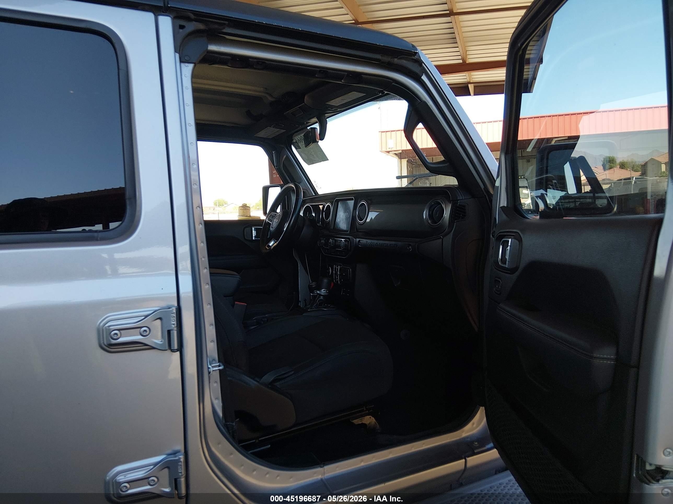 2020 Jeep Wrangler Unlimited Sahara 4x4 Серебряный vin: 1C4HJXEN6LW153545