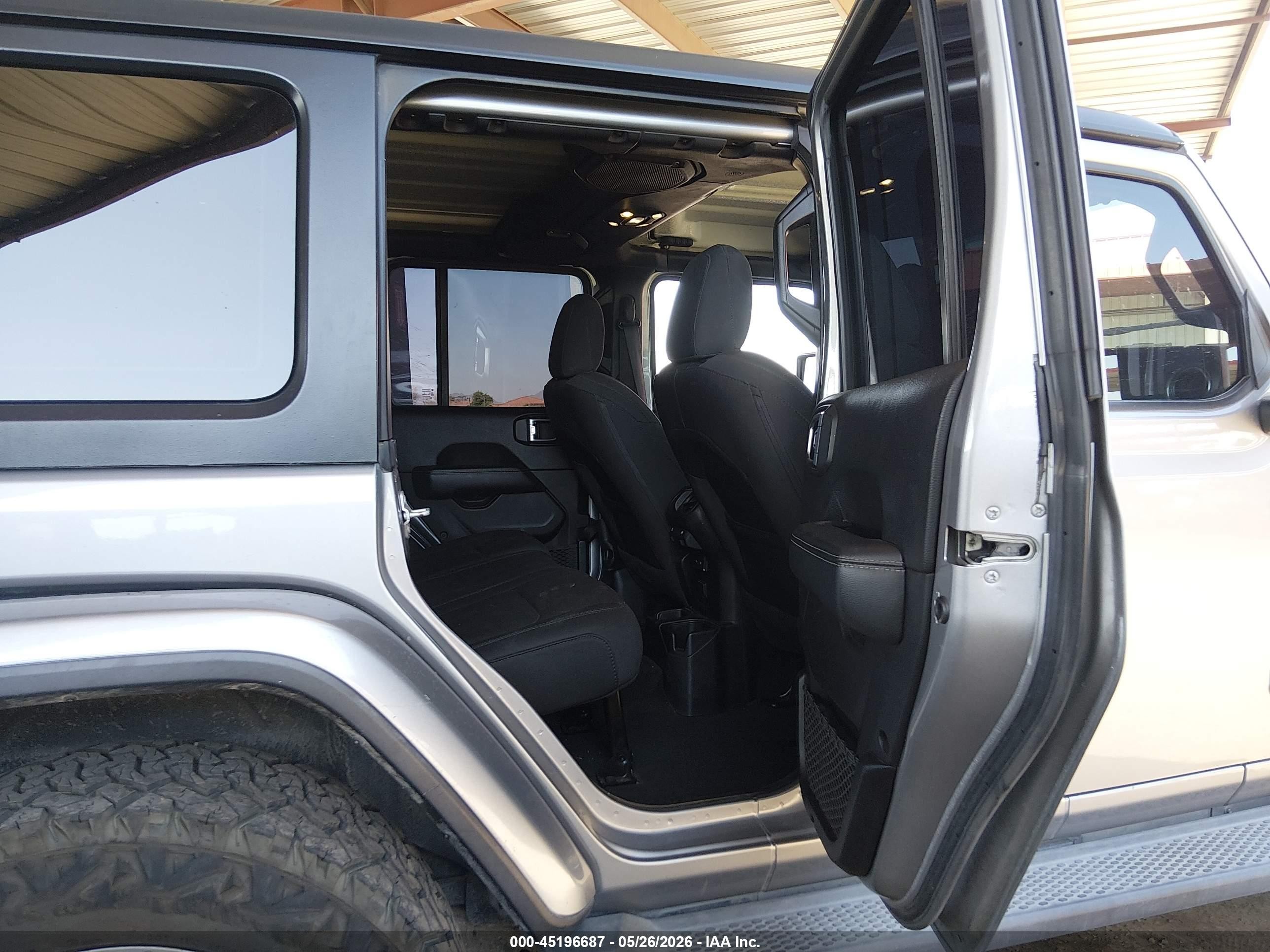 2020 Jeep Wrangler Unlimited Sahara 4x4 Серебряный vin: 1C4HJXEN6LW153545