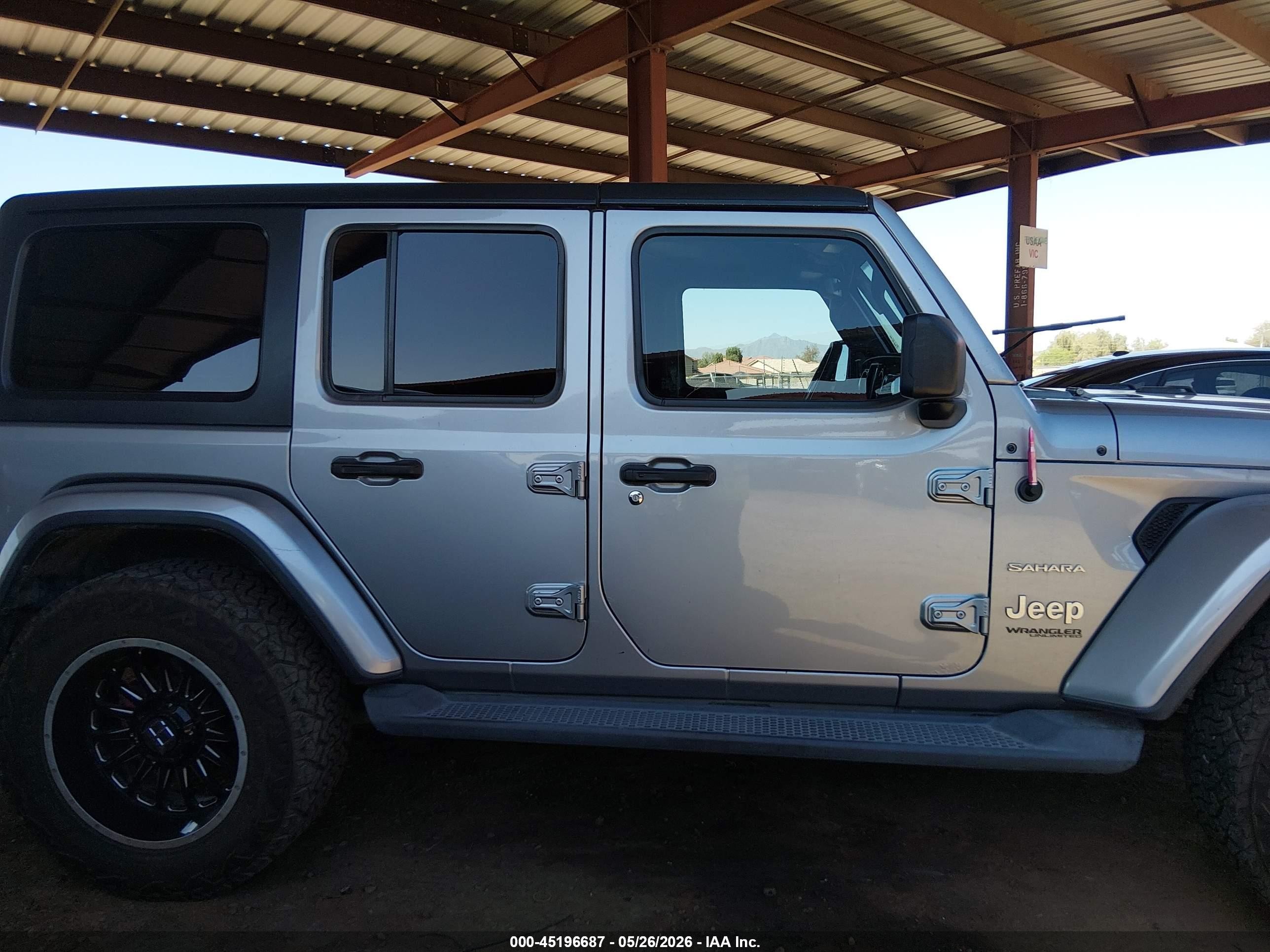 2020 Jeep Wrangler Unlimited Sahara 4x4 Серебряный vin: 1C4HJXEN6LW153545