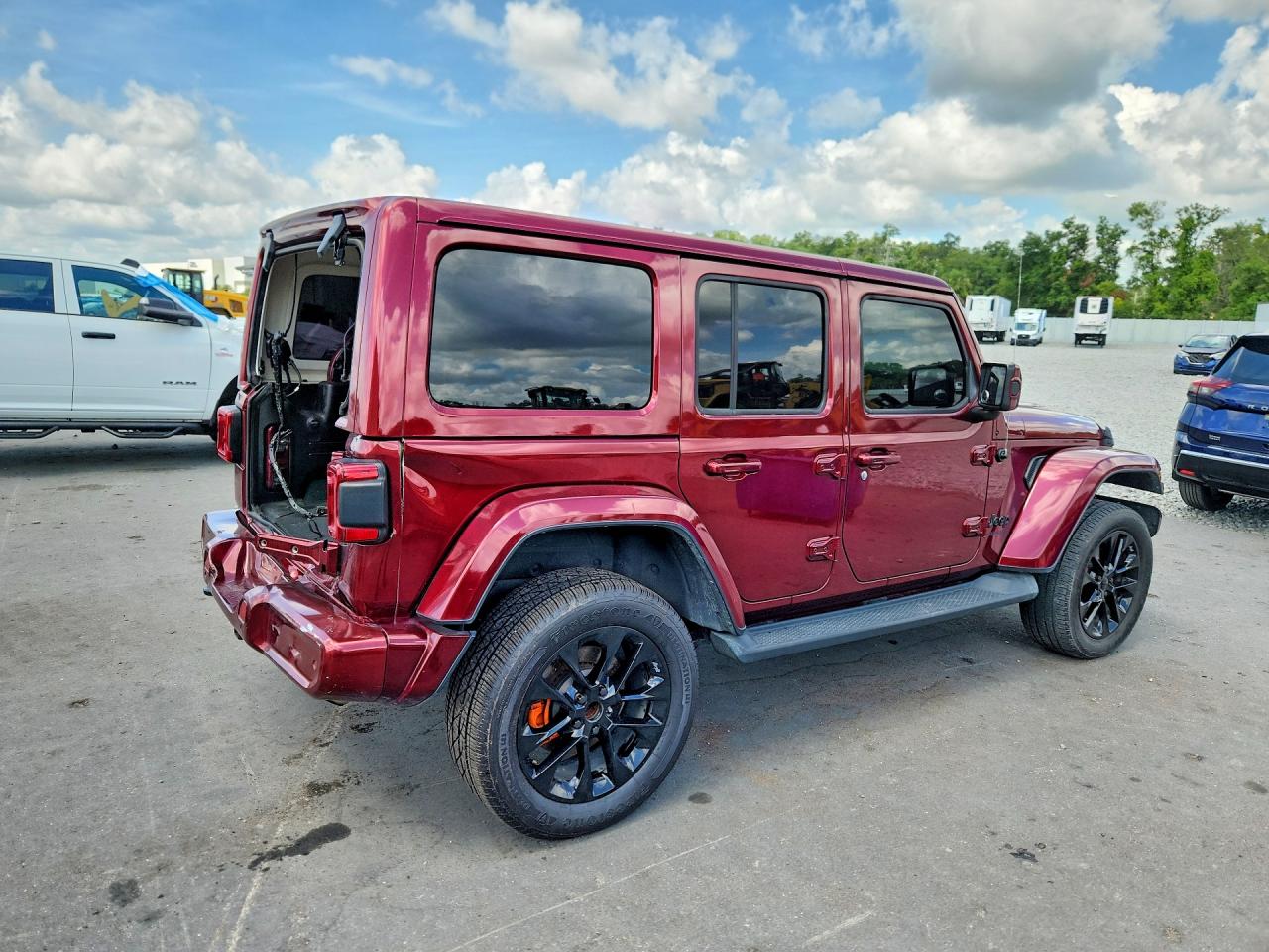 2021 Jeep Wrangler Unlimited Sahara Red vin: 1C4HJXEN6MW692586
