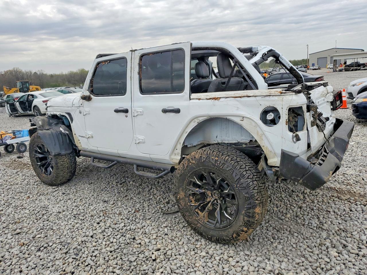 2022 Jeep Wrangler Unlimited Sahara White vin: 1C4HJXEN6NW246388