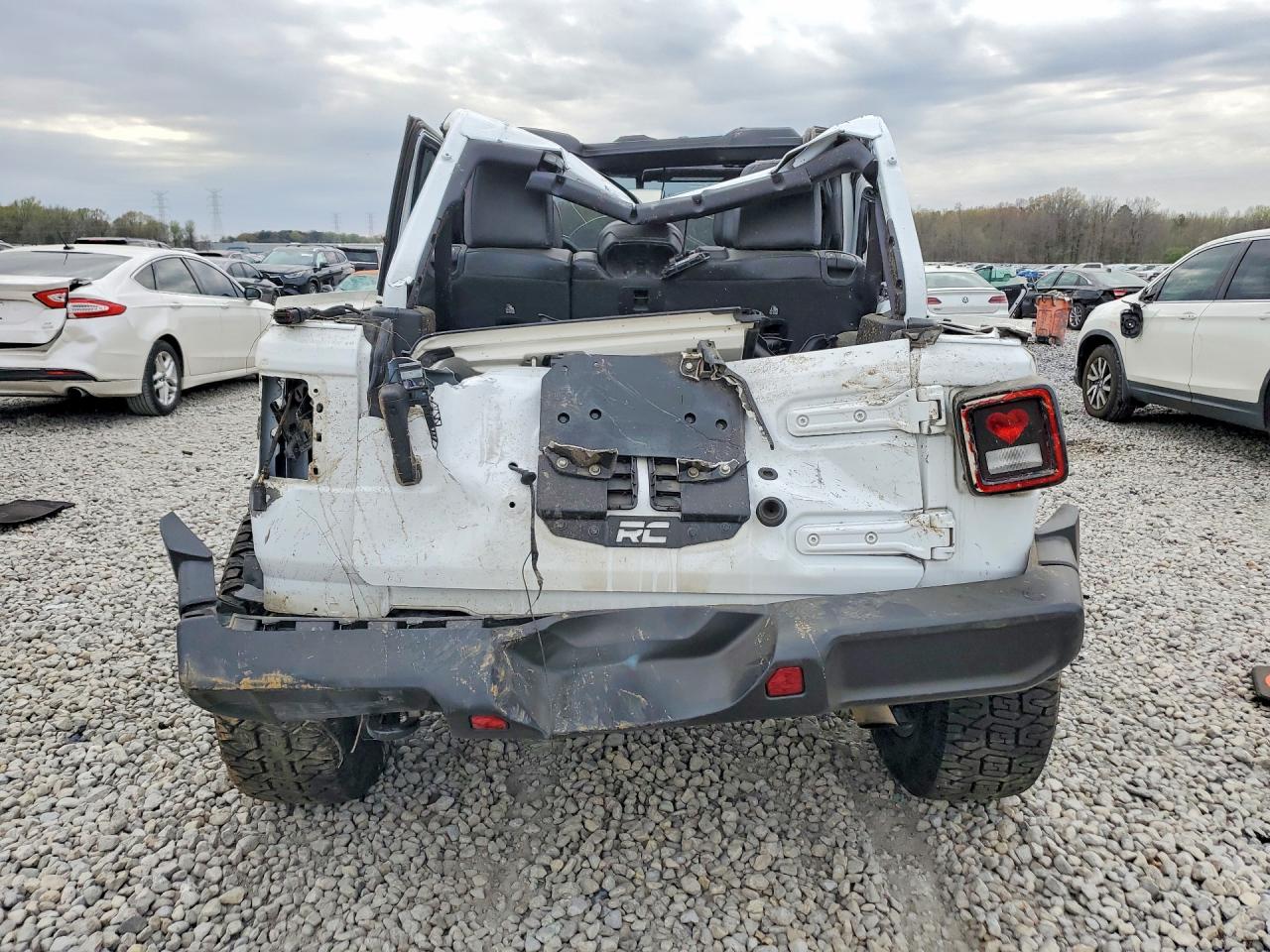 2022 Jeep Wrangler Unlimited Sahara White vin: 1C4HJXEN6NW246388