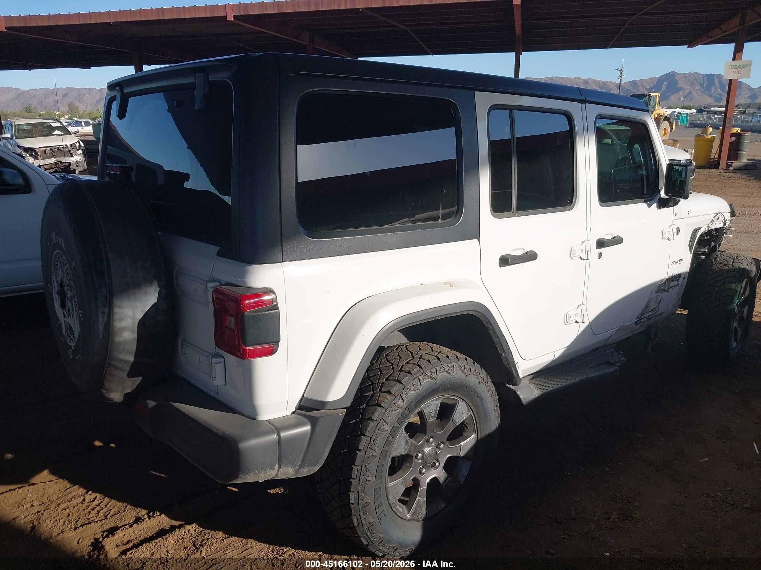 2018 Jeep Wrangler Unlimited Sahara 4x4 White vin: 1C4HJXEN7JW220103