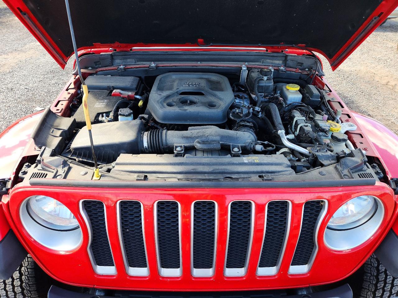 2018 Jeep Wrangler Unlimited Sahara Red vin: 1C4HJXEN9JW332899