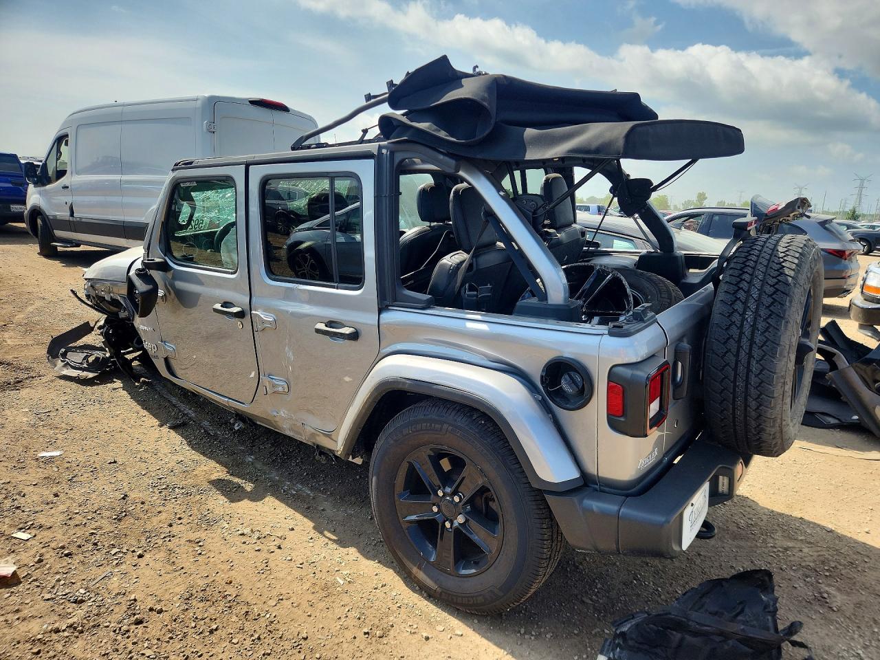 2020 Jeep Wrangler Unlimited Sahara Silver vin: 1C4HJXENXLW203301