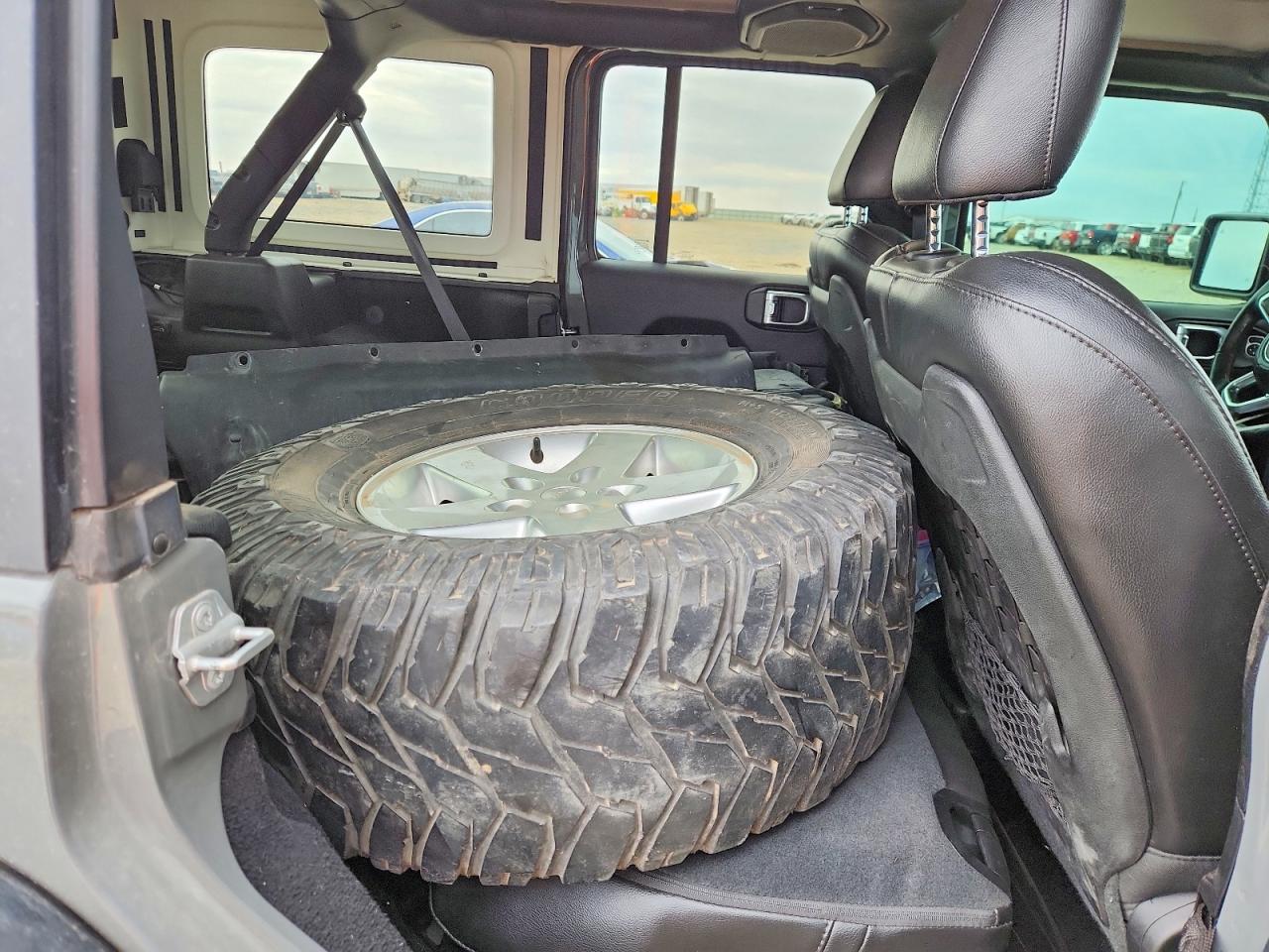 2020 Jeep Wrangler Unlimited Rubicon Silver vin: 1C4HJXFN3LW188493