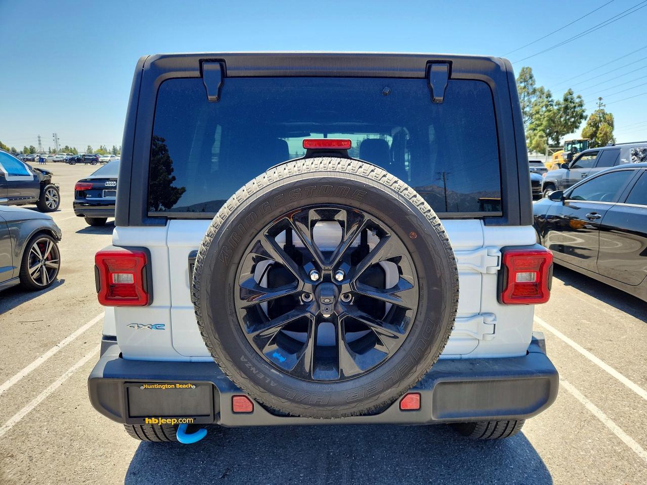 2023 Jeep Wrangler Sahara 4xe White vin: 1C4JJXP60PW581379