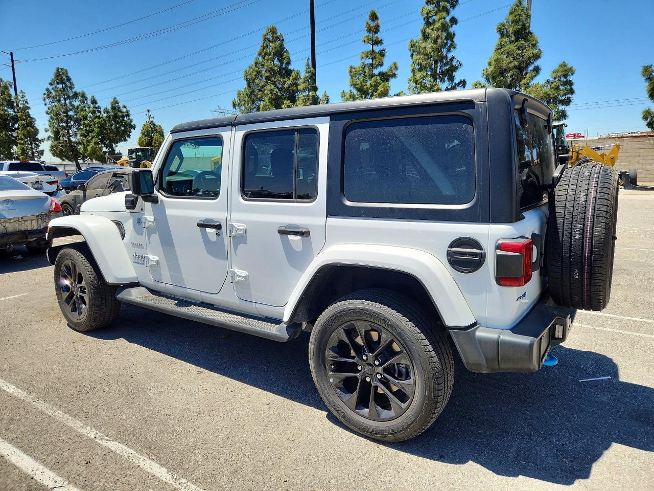 2023 Jeep Wrangler Sahara 4xe White vin: 1C4JJXP60PW581379