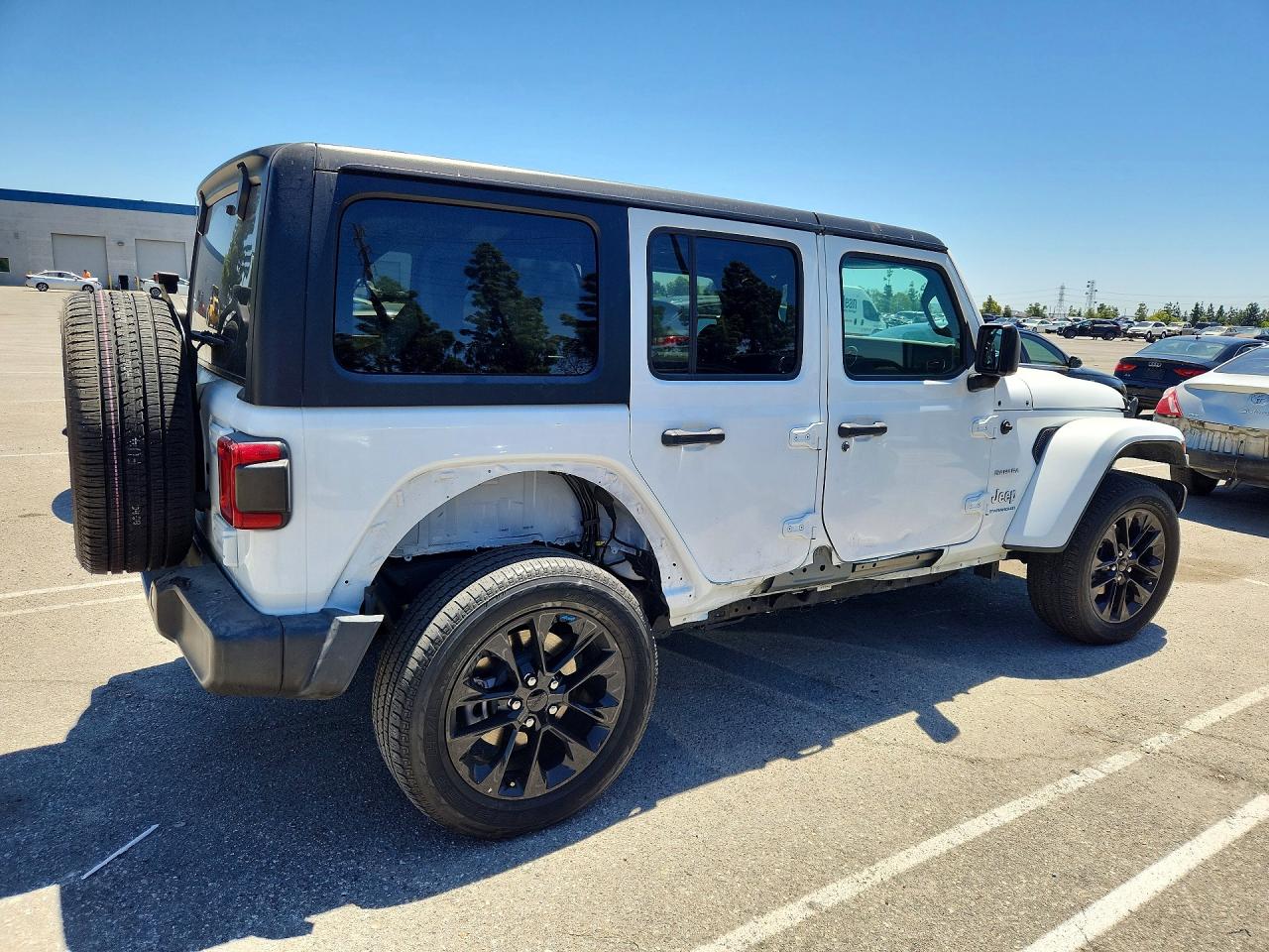 2023 Jeep Wrangler Sahara 4xe White vin: 1C4JJXP60PW581379