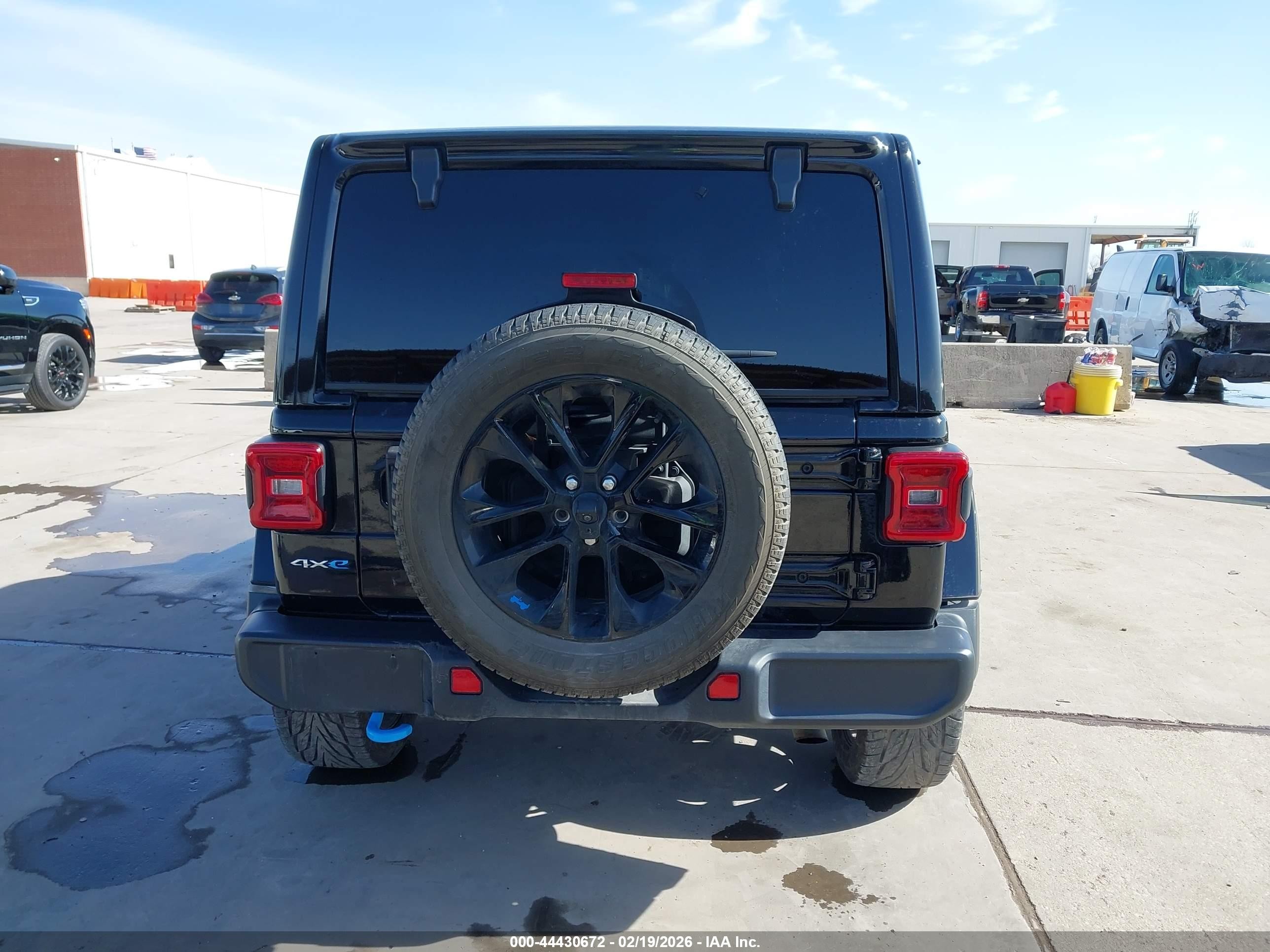 2022 Jeep Wrangler 4xe Unlimited Sahara 4x4 Черный vin: 1C4JJXP61NW271027