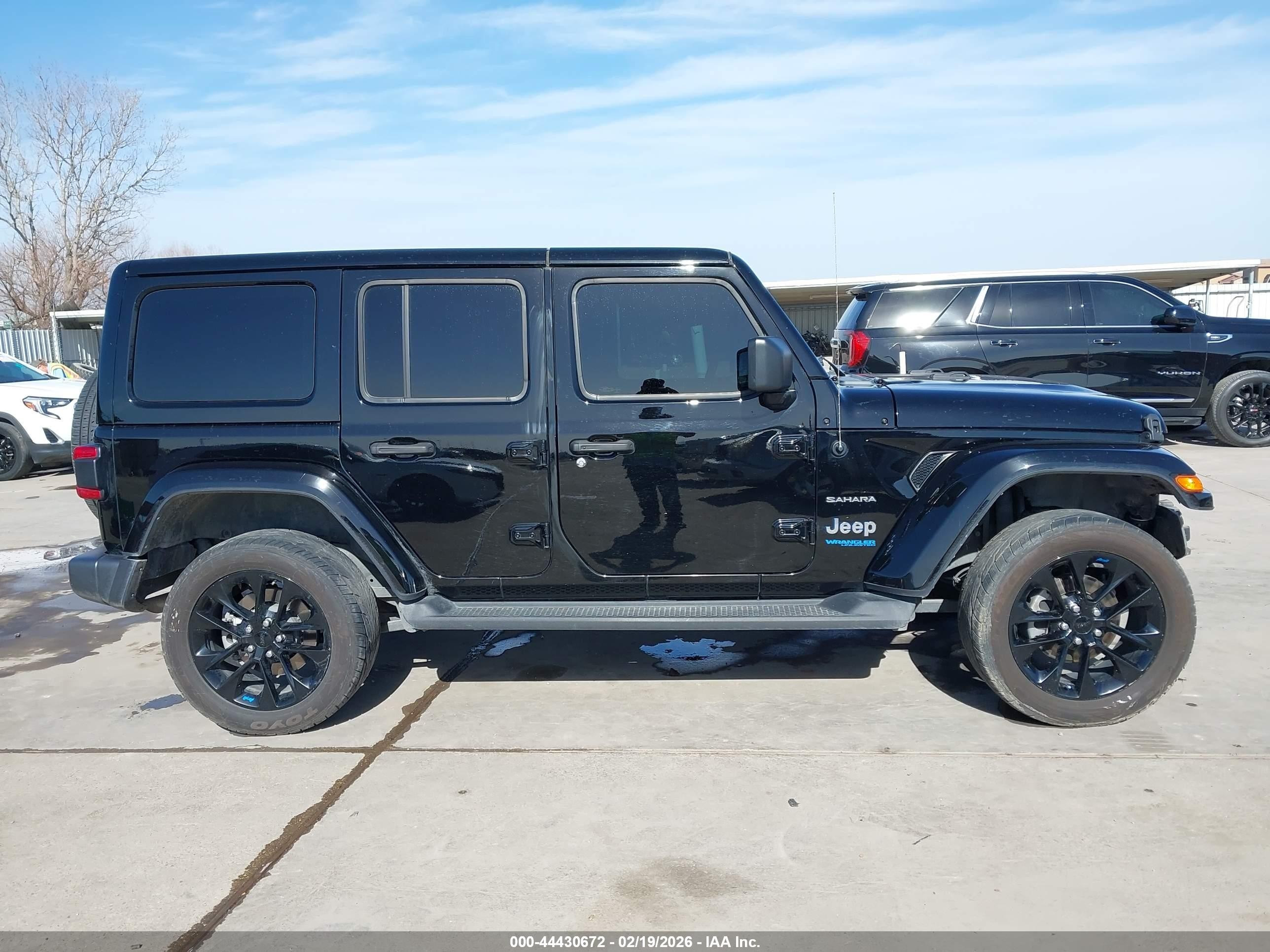 2022 Jeep Wrangler 4xe Unlimited Sahara 4x4 Черный vin: 1C4JJXP61NW271027