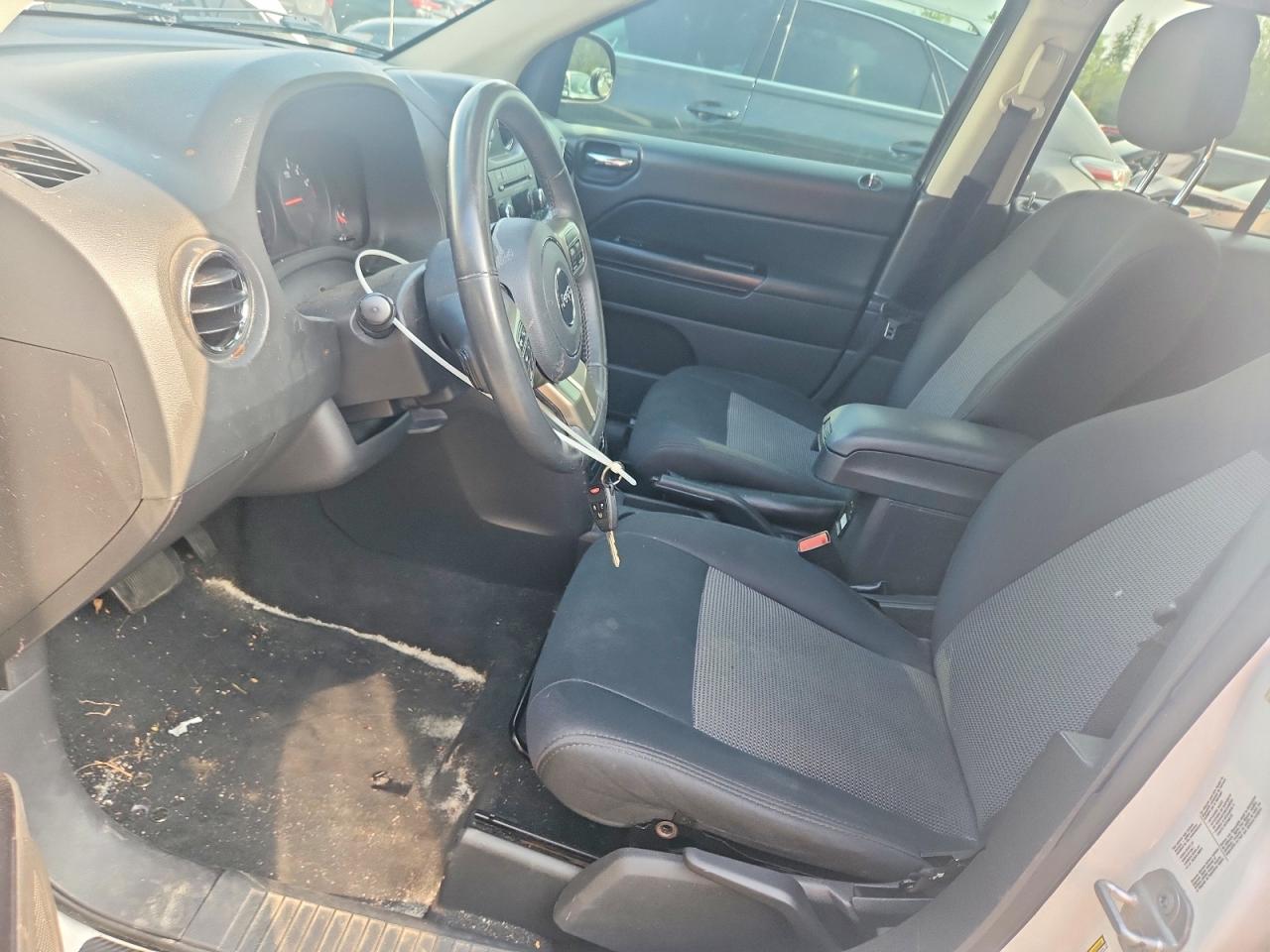 2012 Jeep Compass White vin: 1C4NJCAB8CD594709