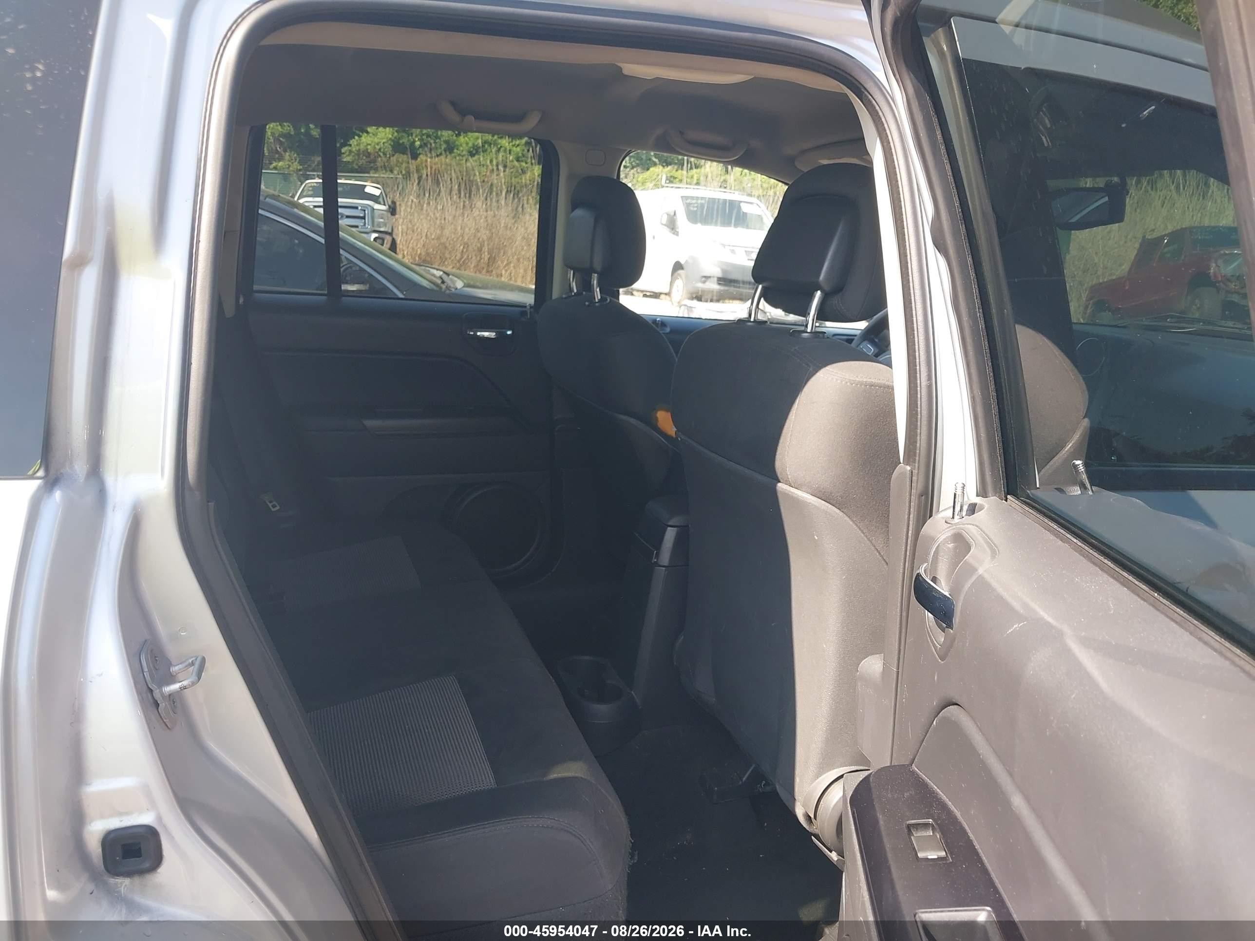 2012 Jeep Compass Sport Серебряный vin: 1C4NJCBA0CD620225