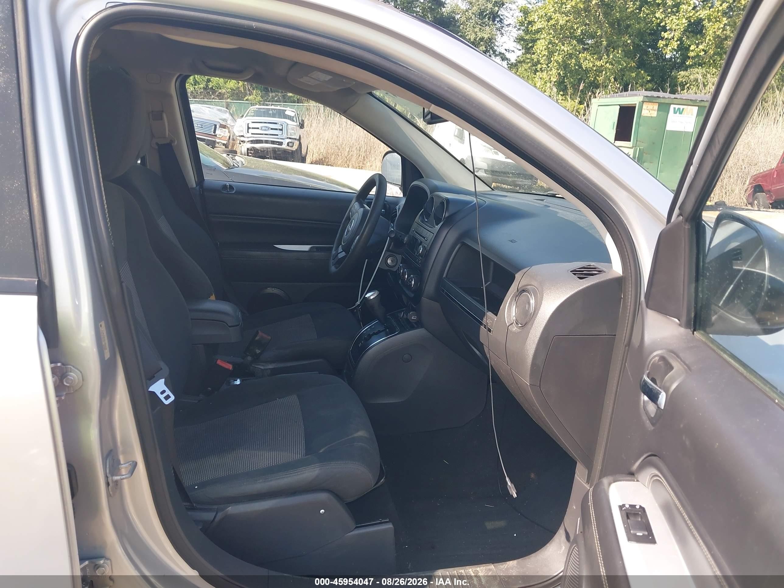 2012 Jeep Compass Sport Серебряный vin: 1C4NJCBA0CD620225