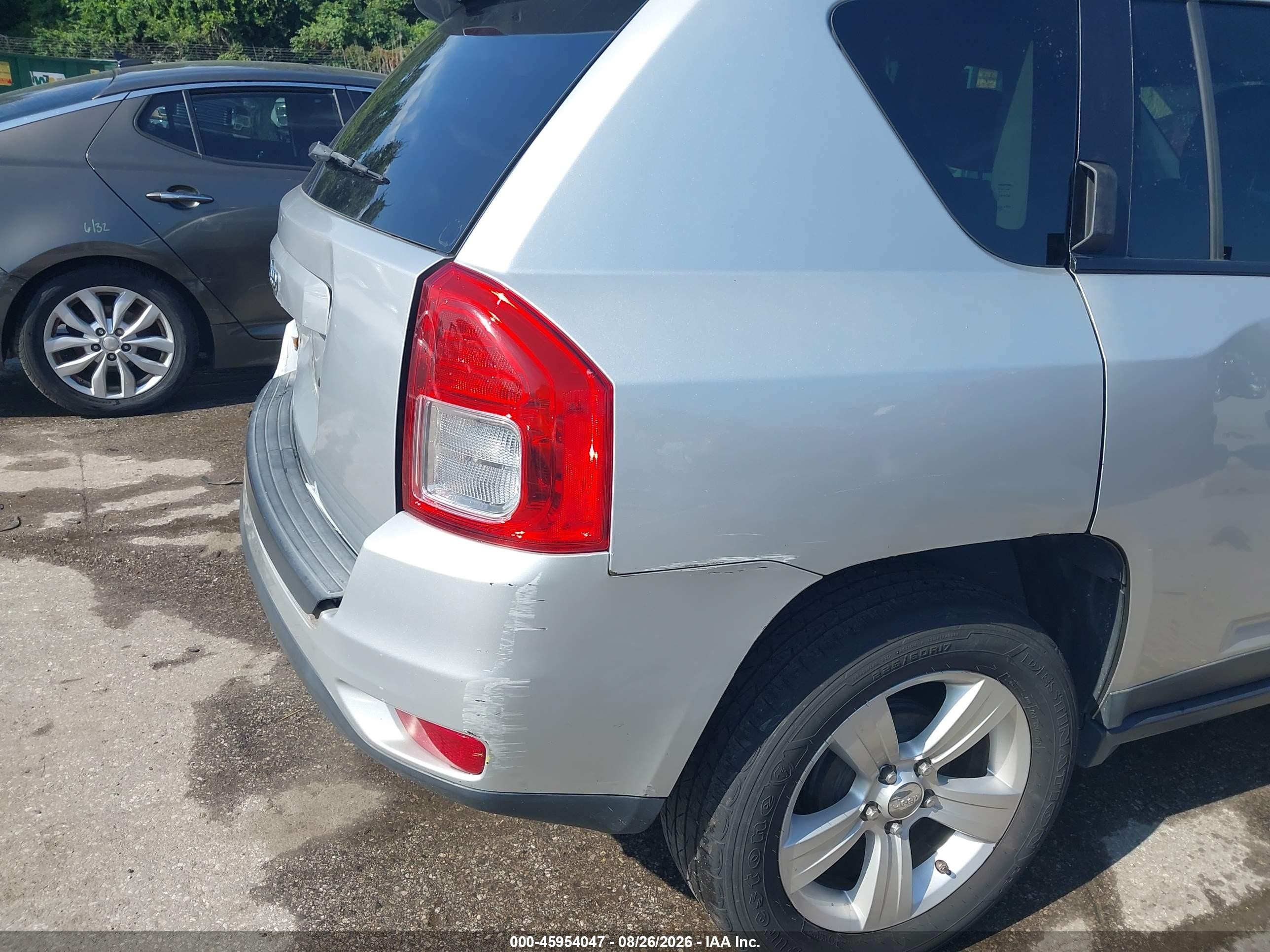 2012 Jeep Compass Sport Серебряный vin: 1C4NJCBA0CD620225