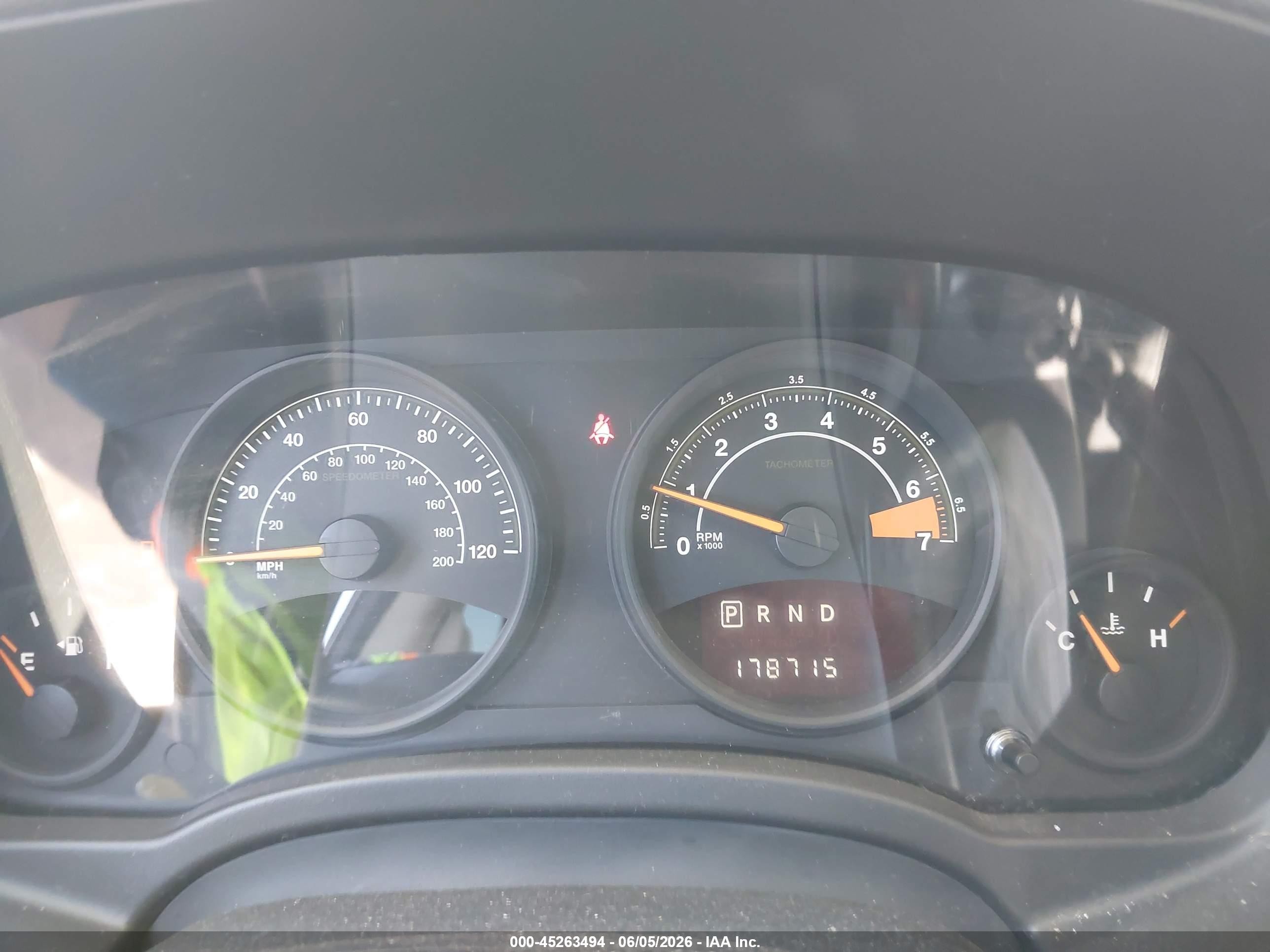 2014 Jeep Compass Sport Серебряный vin: 1C4NJCBA0ED882832