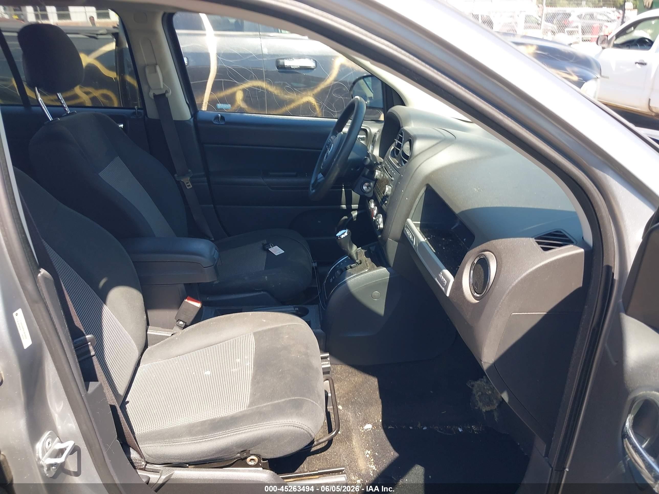 2014 Jeep Compass Sport Серебряный vin: 1C4NJCBA0ED882832