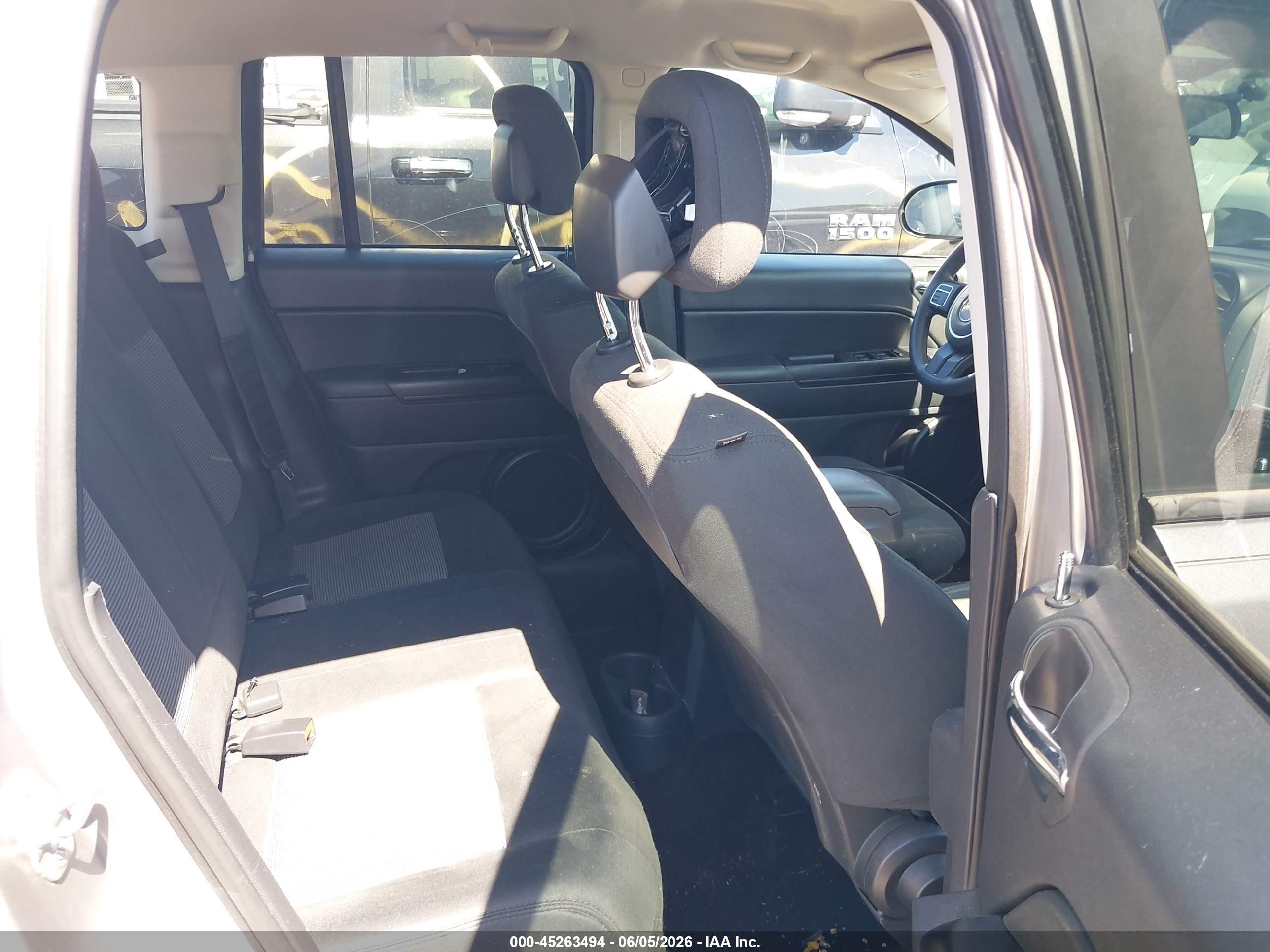 2014 Jeep Compass Sport Серебряный vin: 1C4NJCBA0ED882832