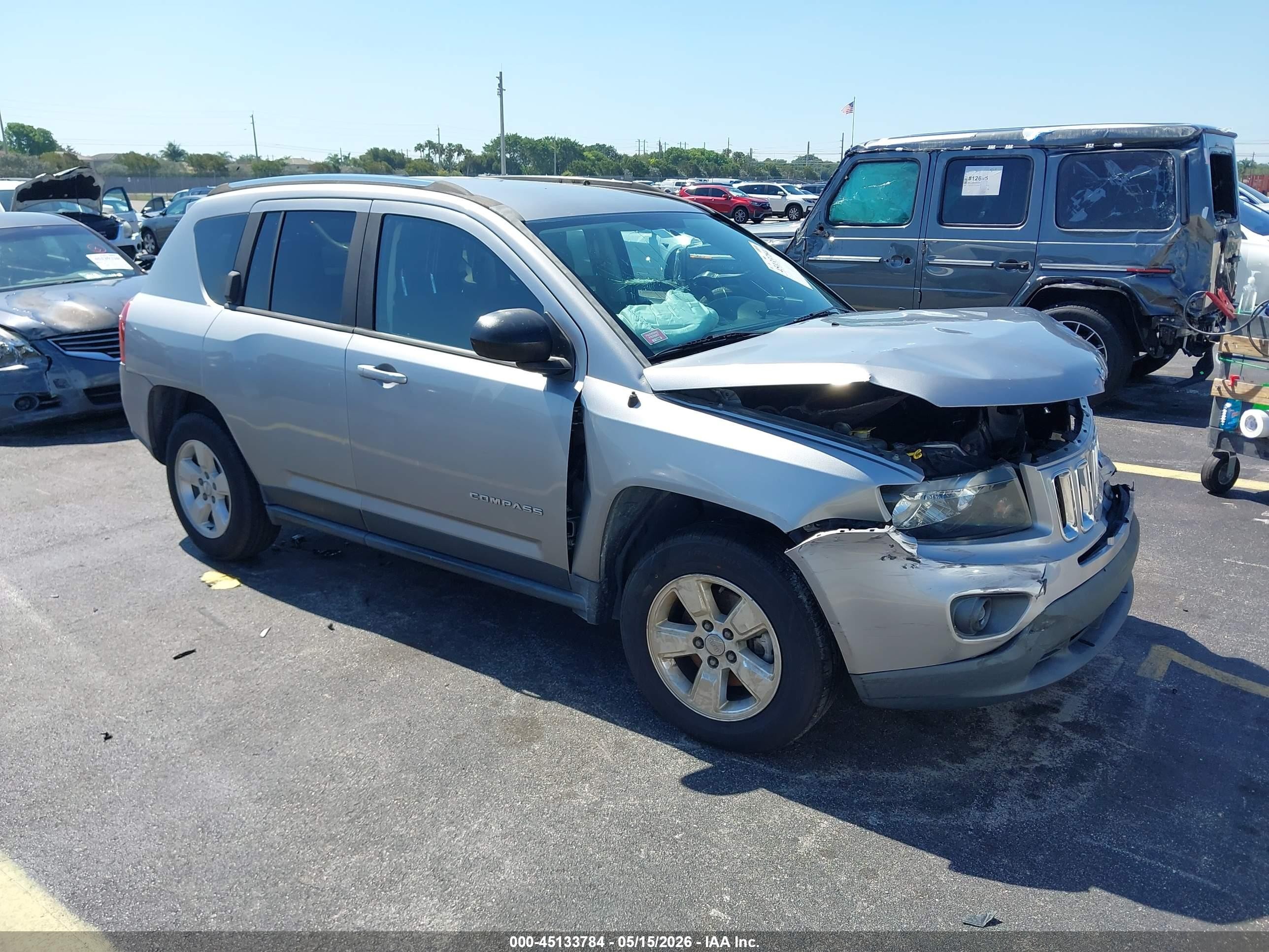 2015 Jeep Compass Sport Серебряный vin: 1C4NJCBA1FD250245