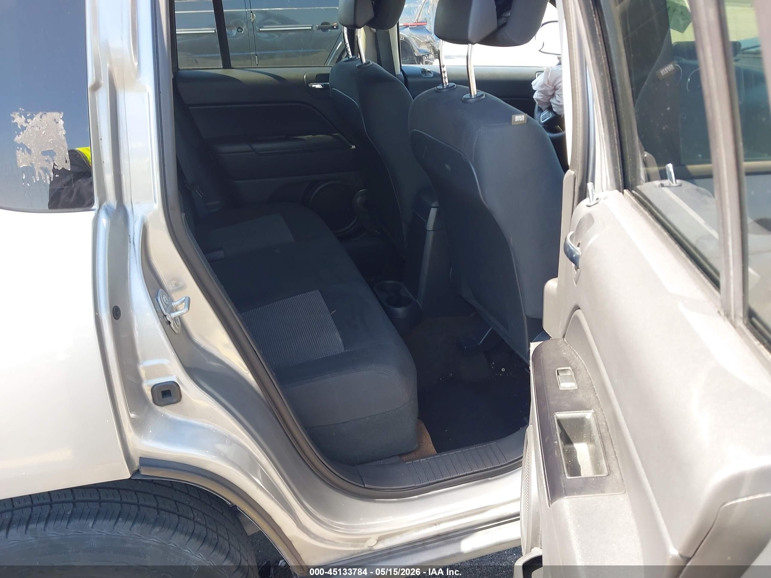 2015 Jeep Compass Sport Silver vin: 1C4NJCBA1FD250245