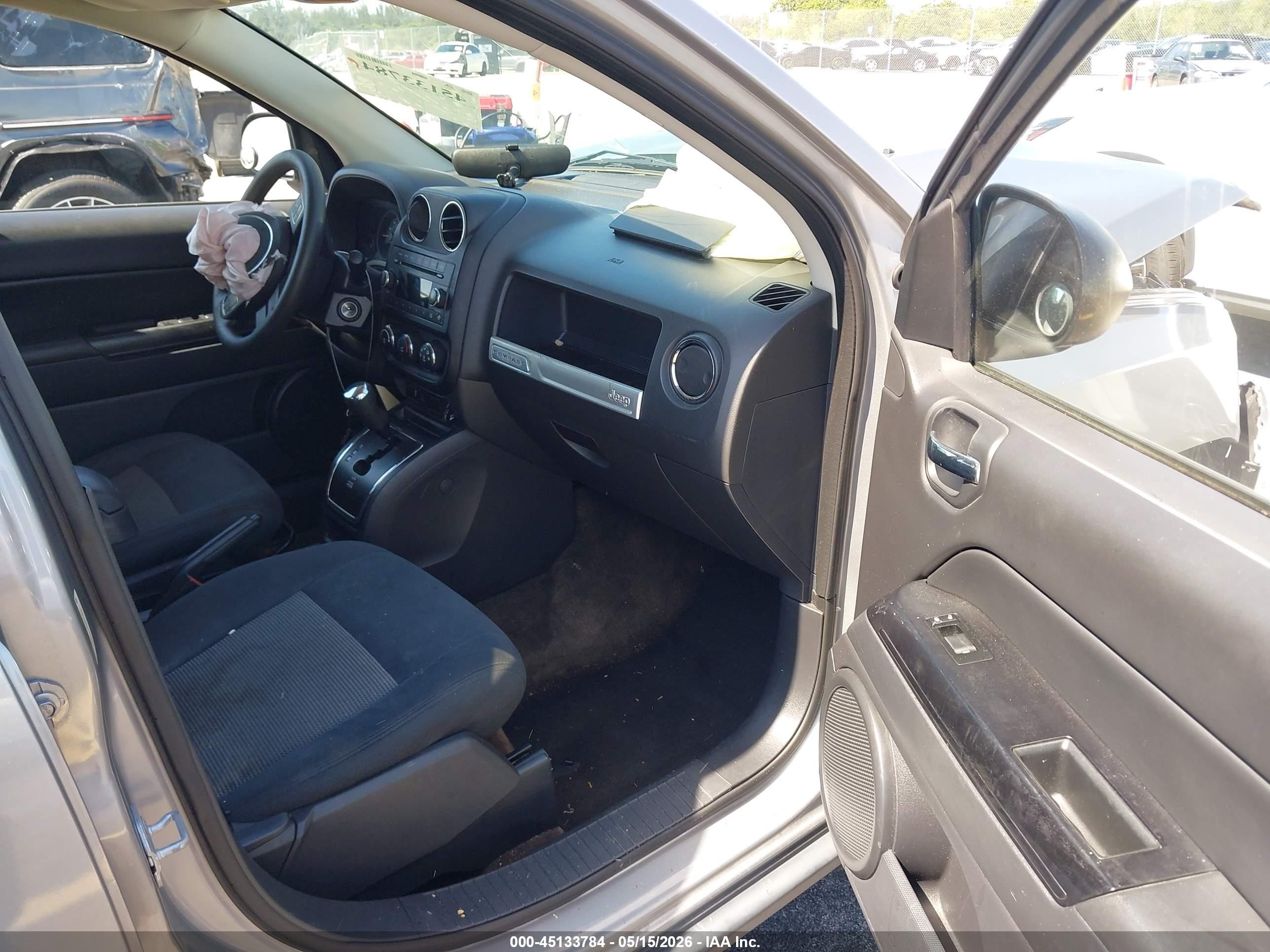 2015 Jeep Compass Sport Silver vin: 1C4NJCBA1FD250245