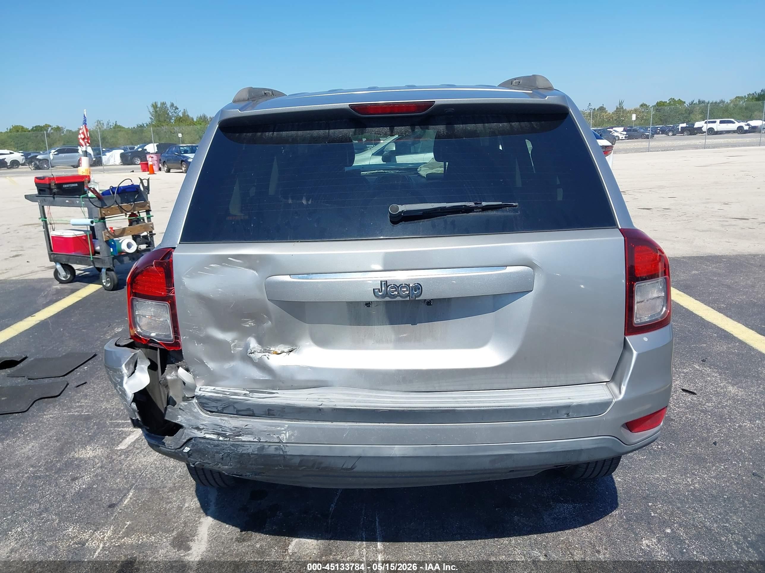 2015 Jeep Compass Sport Silver vin: 1C4NJCBA1FD250245