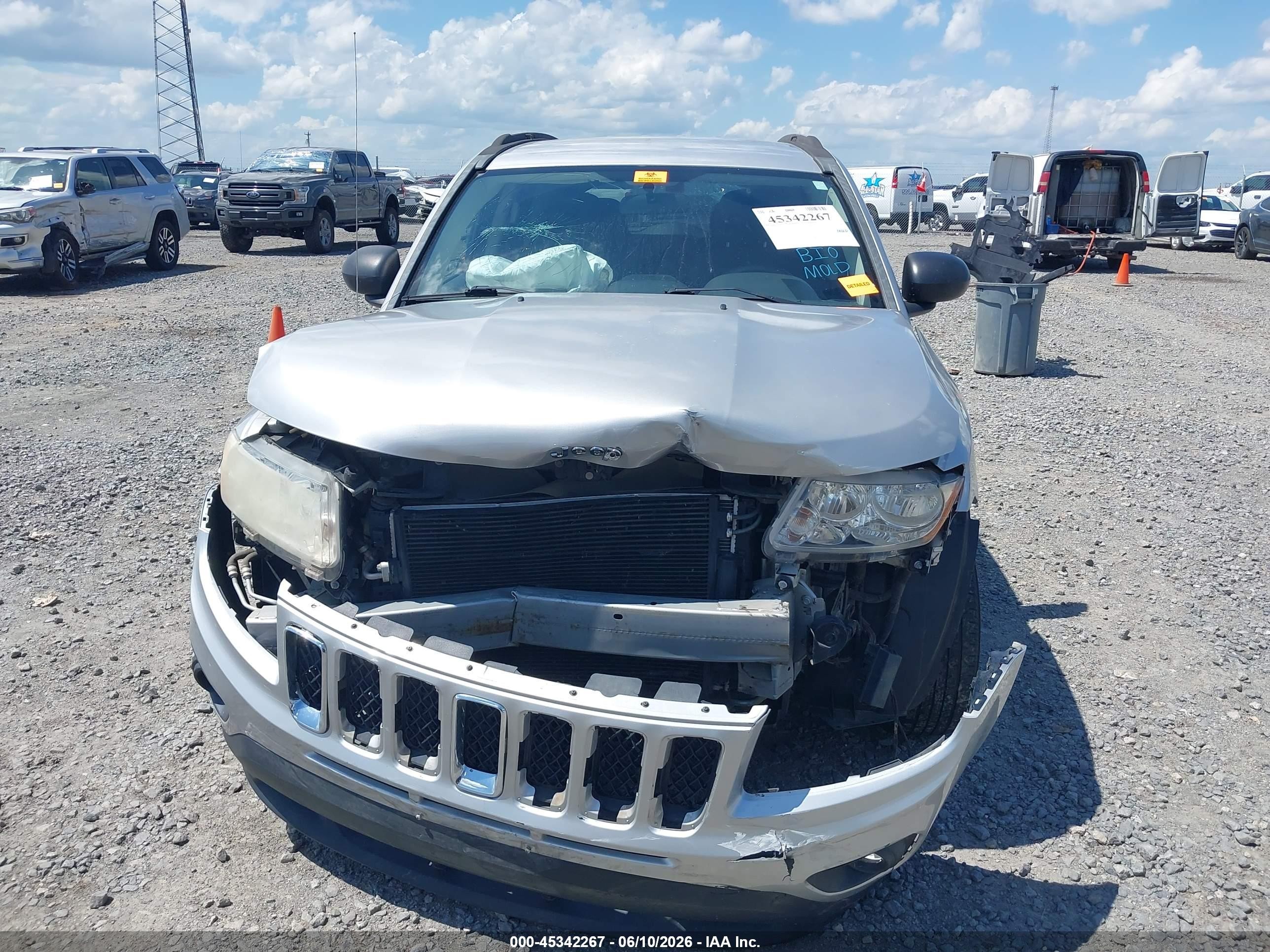 2013 Jeep Compass Sport Silver vin: 1C4NJCBA2DD272347
