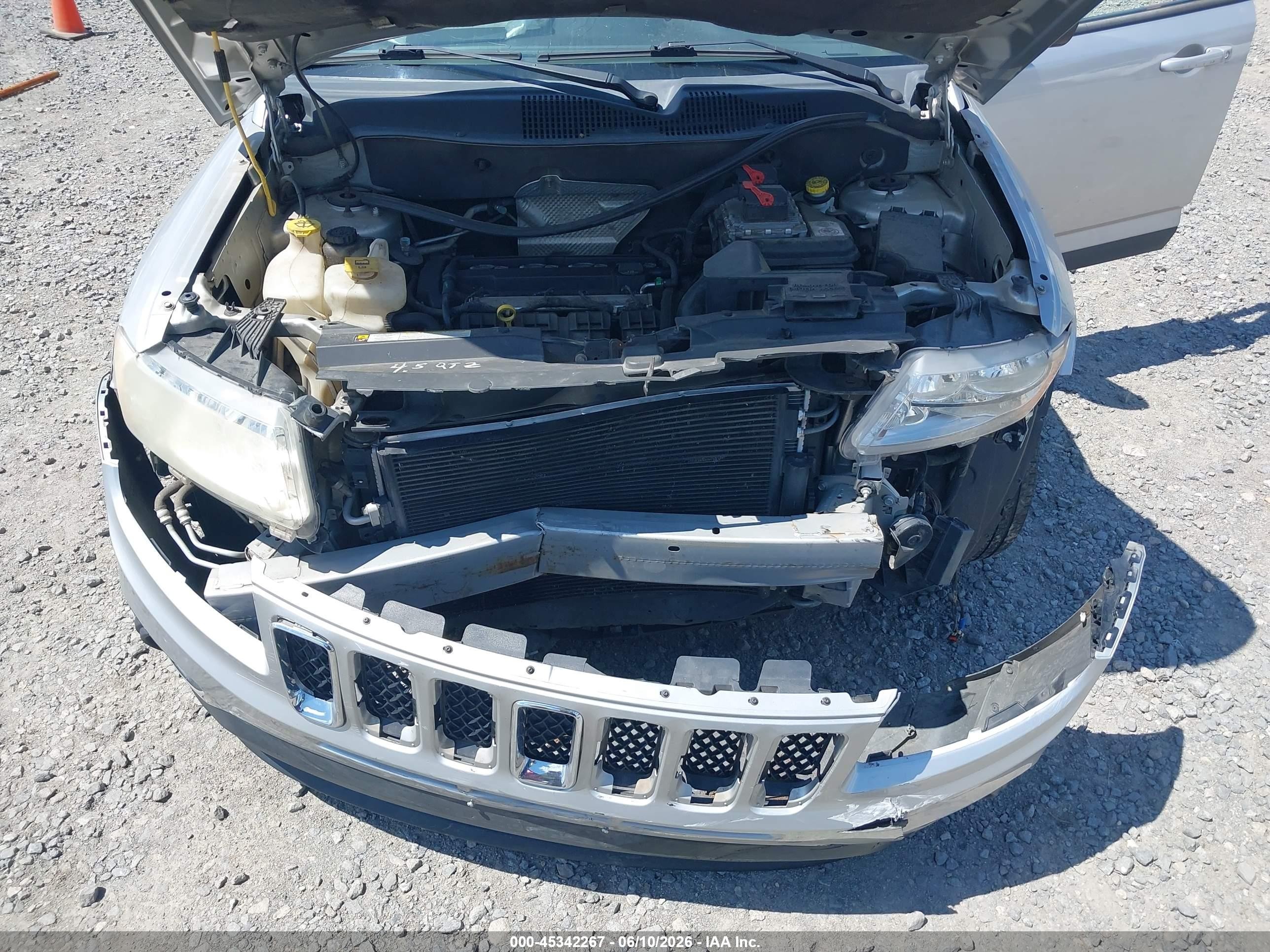 2013 Jeep Compass Sport Silver vin: 1C4NJCBA2DD272347