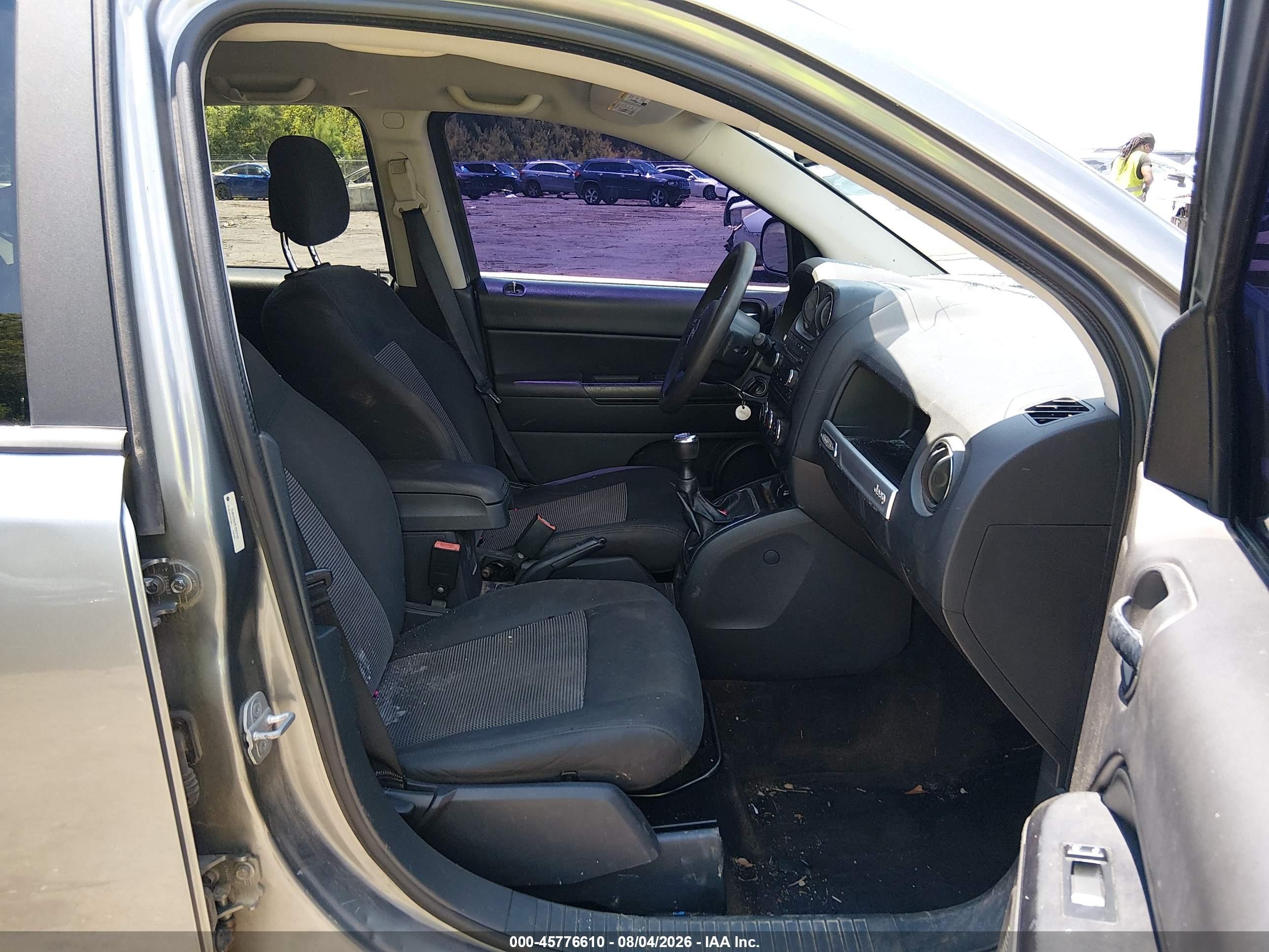 2014 Jeep Compass Sport Silver vin: 1C4NJCBA2ED504169