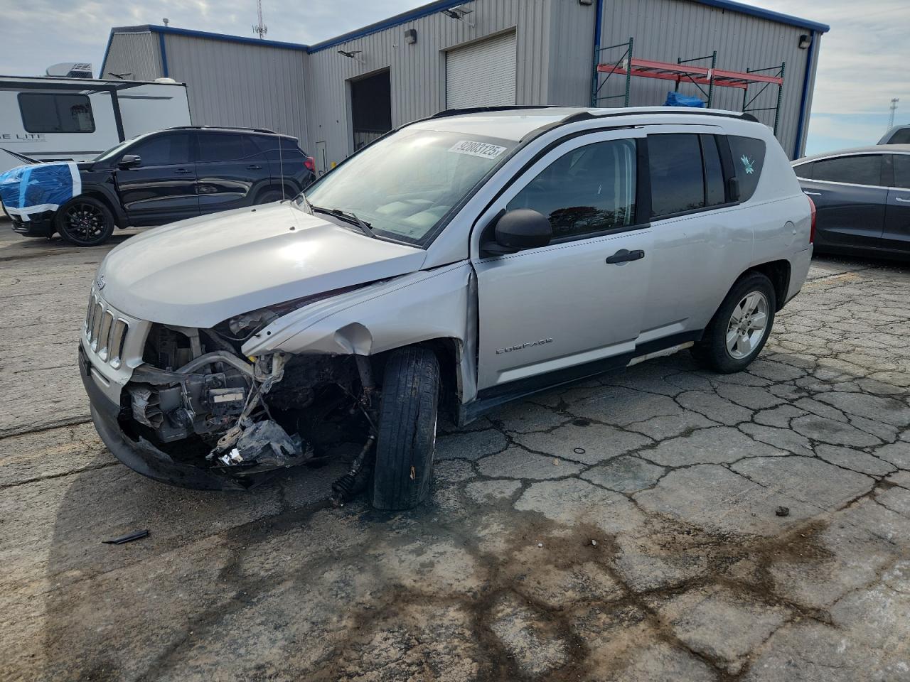 2014 Jeep Compass Sport Silver vin: 1C4NJCBA2ED536331