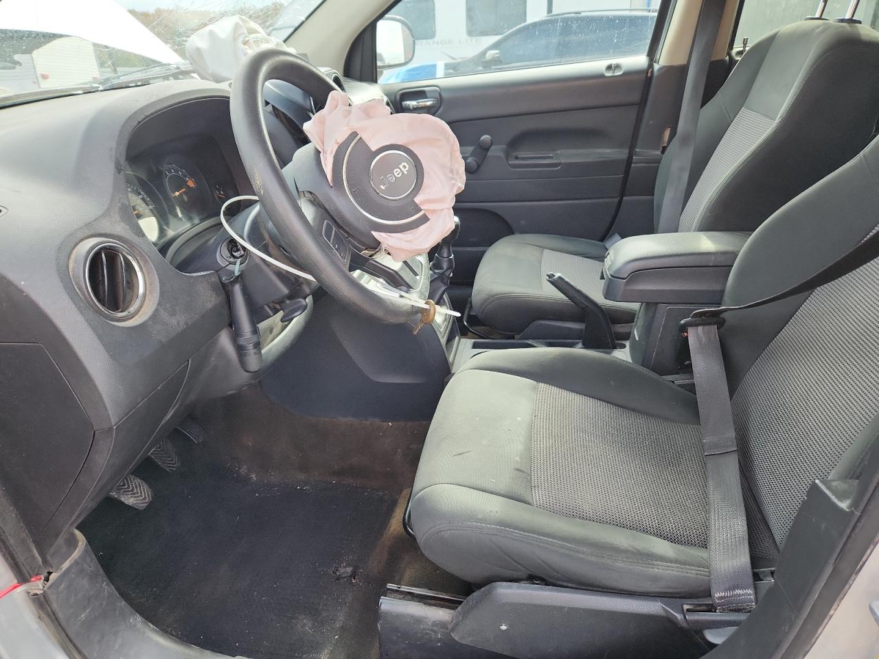 2014 Jeep Compass Sport Silver vin: 1C4NJCBA2ED536331