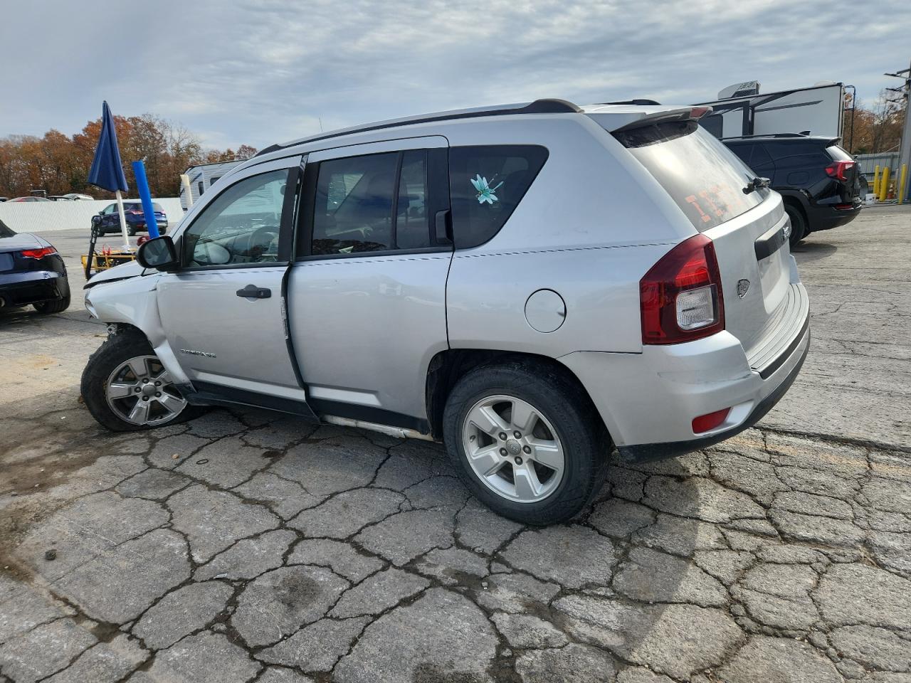 2014 Jeep Compass Sport Silver vin: 1C4NJCBA2ED536331
