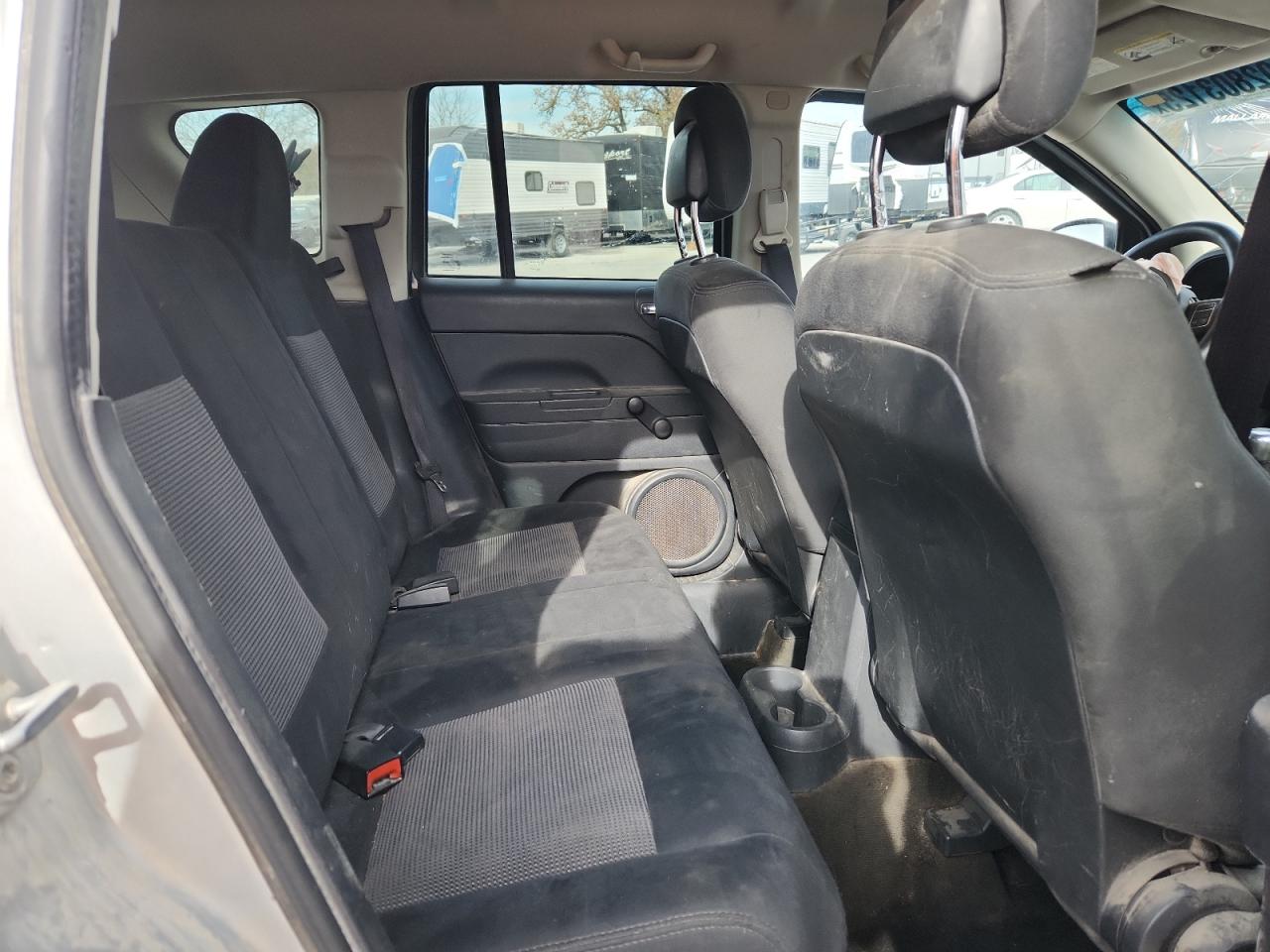 2014 Jeep Compass Sport Silver vin: 1C4NJCBA2ED536331