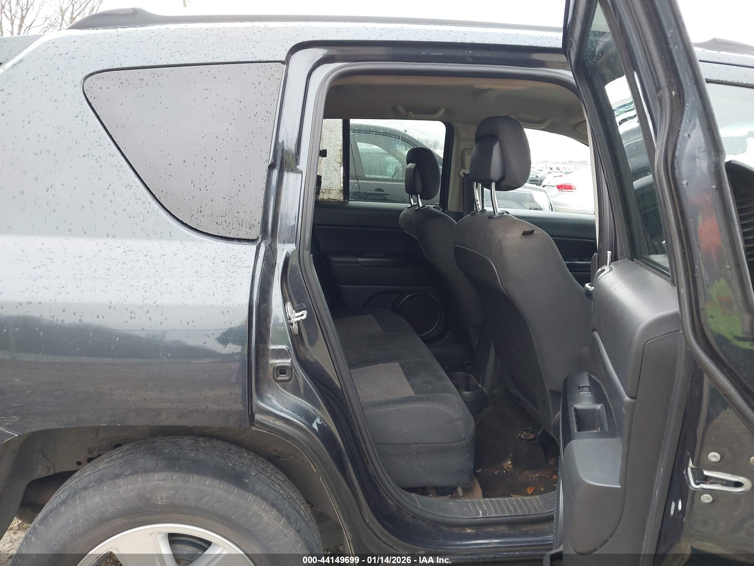 2014 Jeep Compass Sport Серый vin: 1C4NJCBA2ED552142
