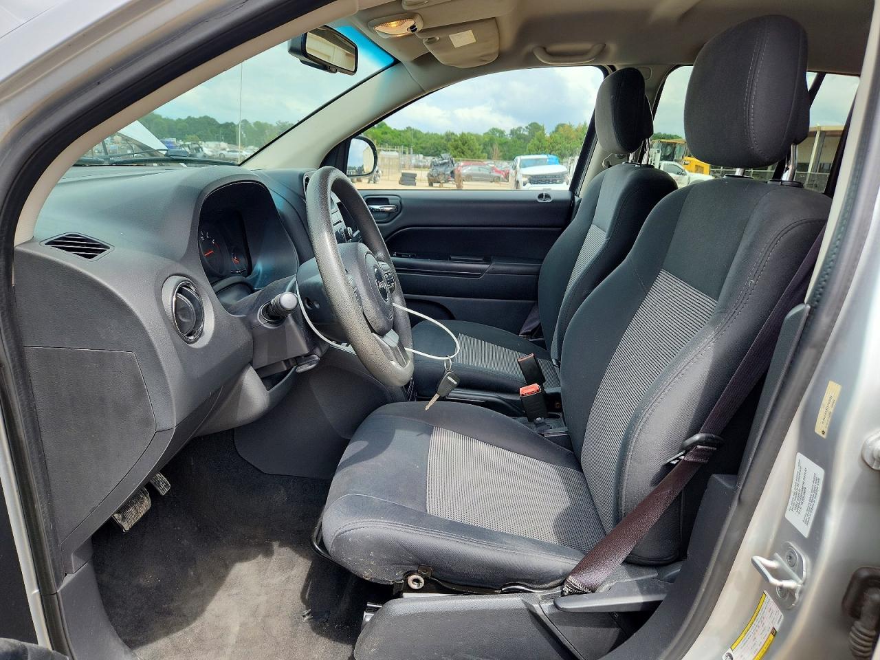 2012 Jeep Compass Серебряный vin: 1C4NJCBA3CD665689