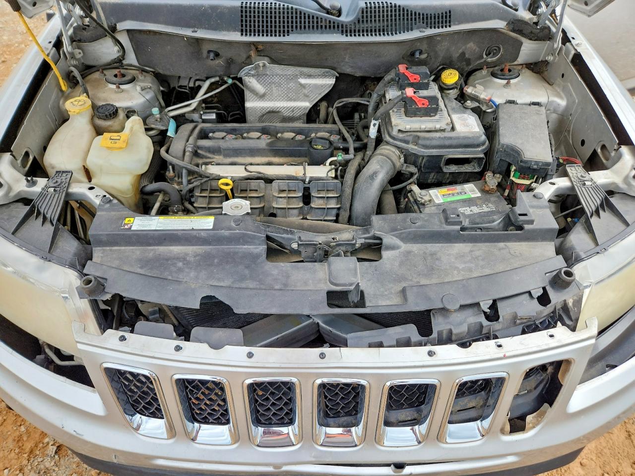 2012 Jeep Compass Серебряный vin: 1C4NJCBA3CD665689
