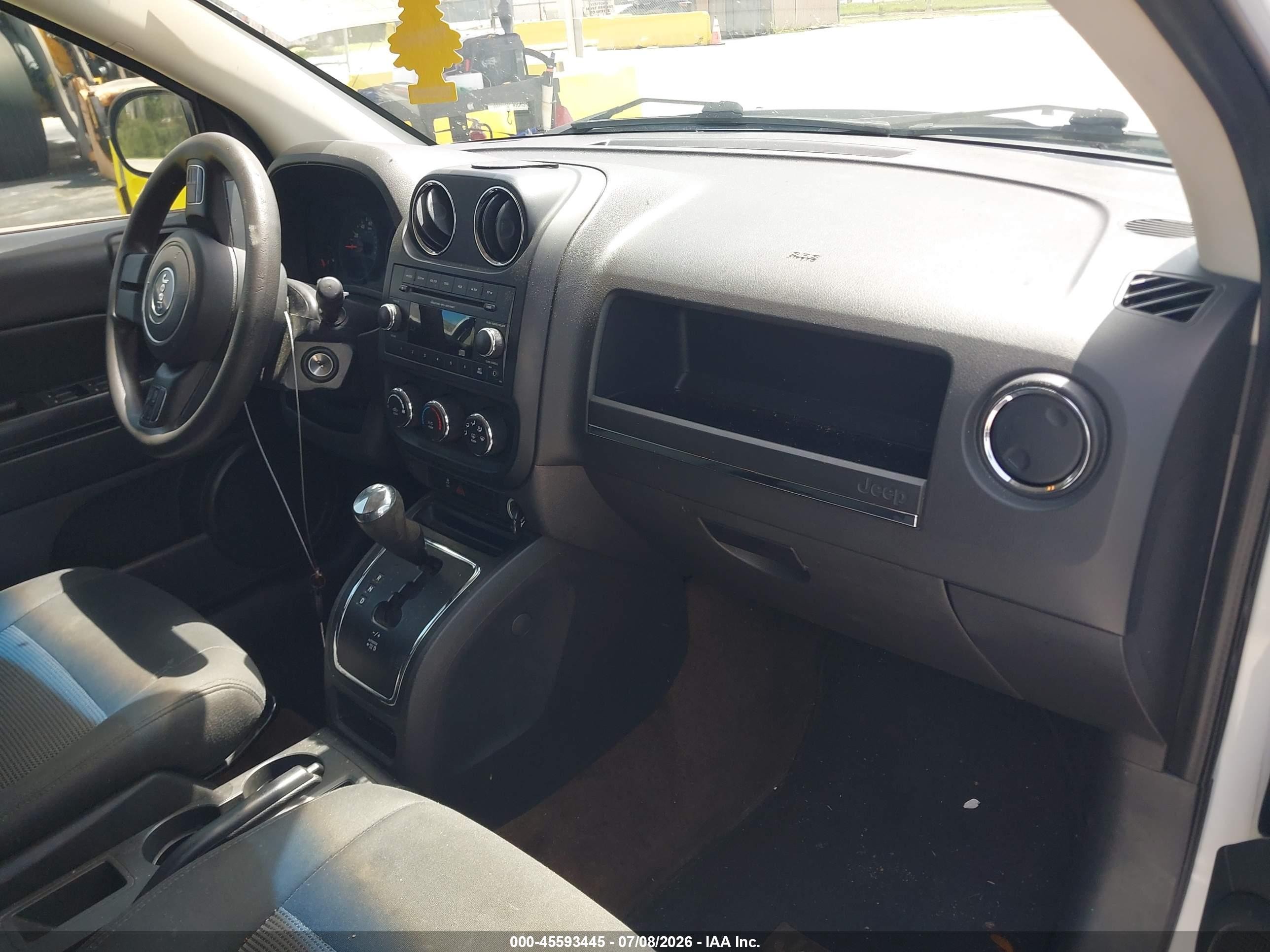 2013 Jeep Compass Sport White vin: 1C4NJCBA3DD272227