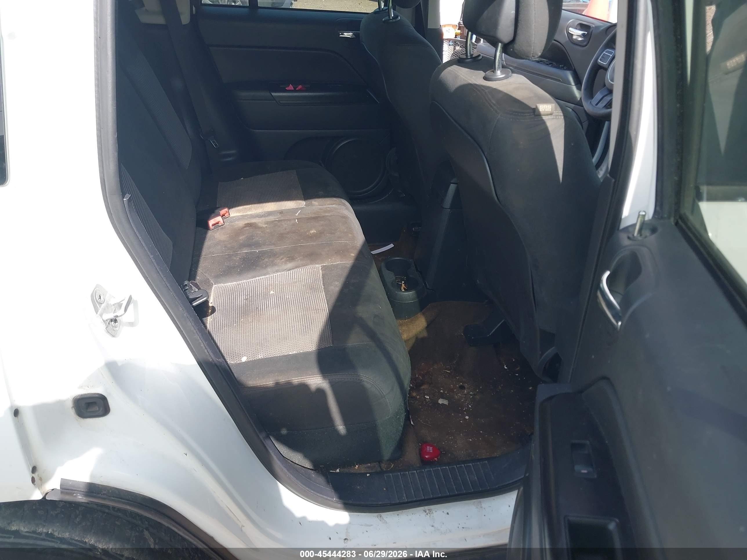 2015 Jeep Compass Sport White vin: 1C4NJCBA3FD273218