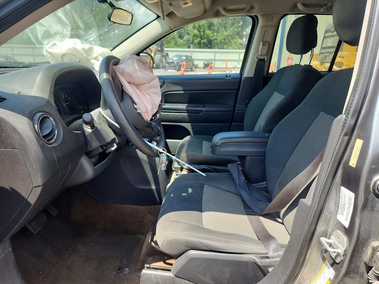 2013 Jeep Compass Sport Silver vin: 1C4NJCBA4DD265187