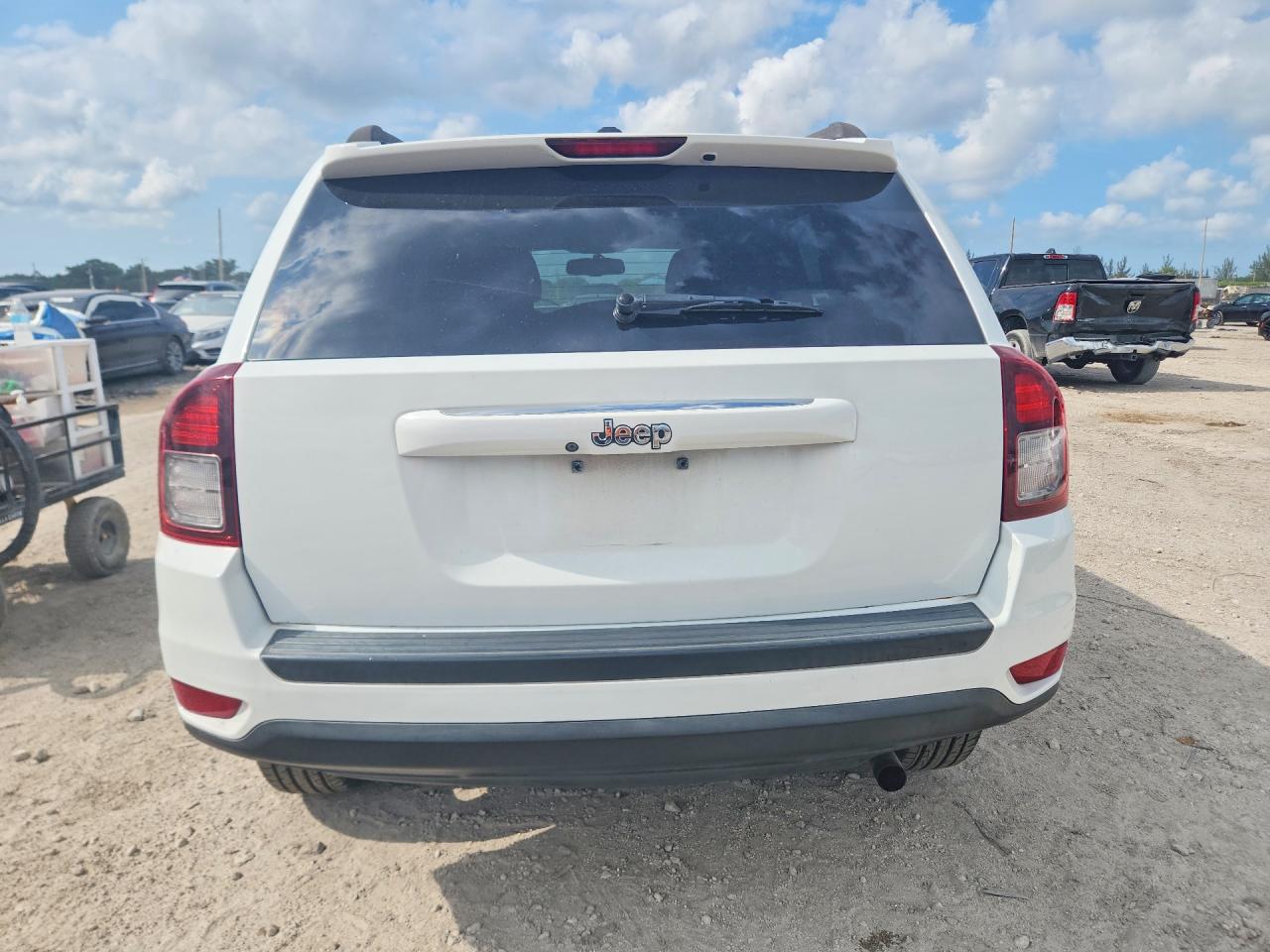 2016 Jeep Compass Sport White vin: 1C4NJCBA5GD677543