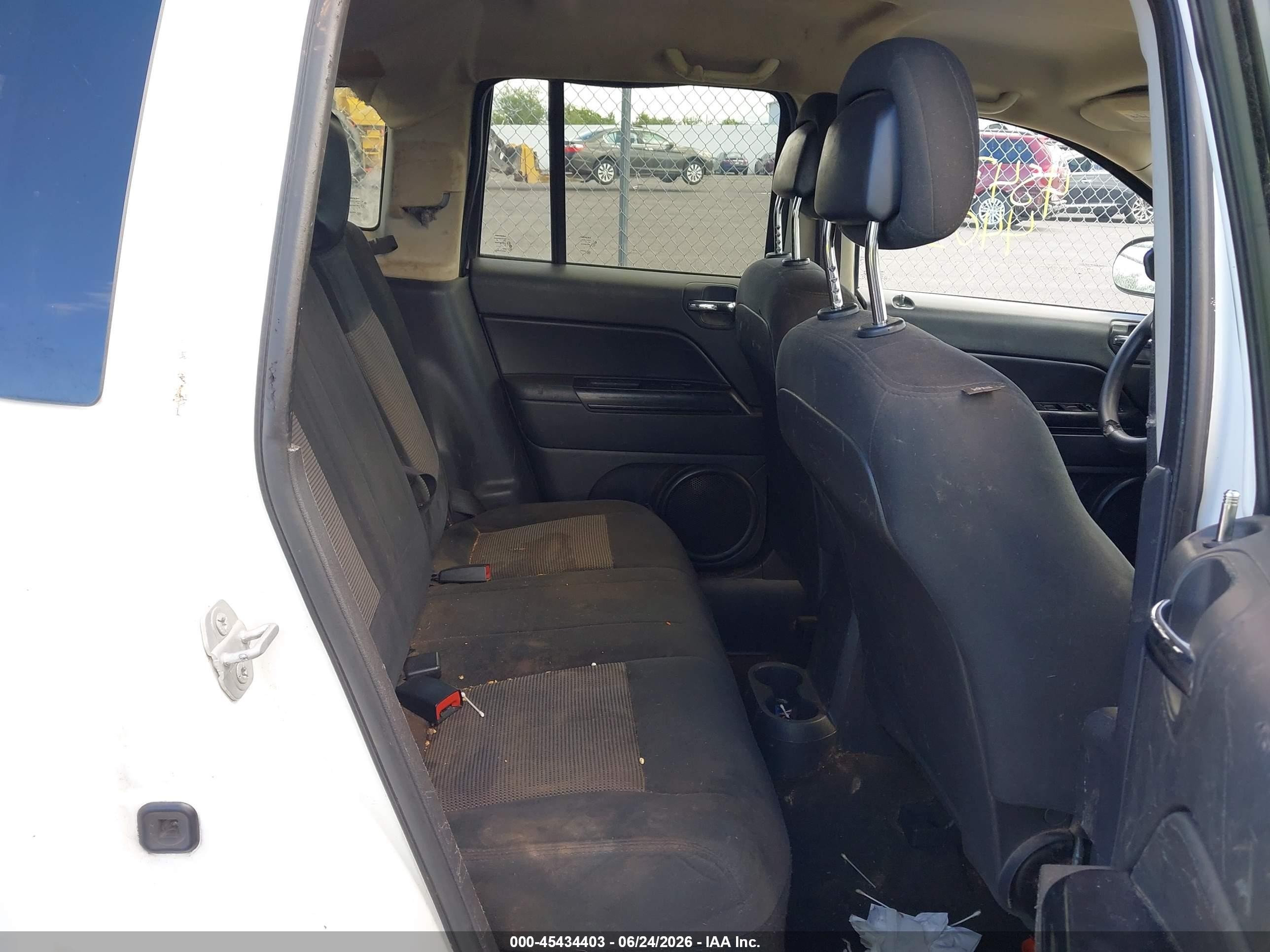 2015 Jeep Compass Sport White vin: 1C4NJCBA6FD124480
