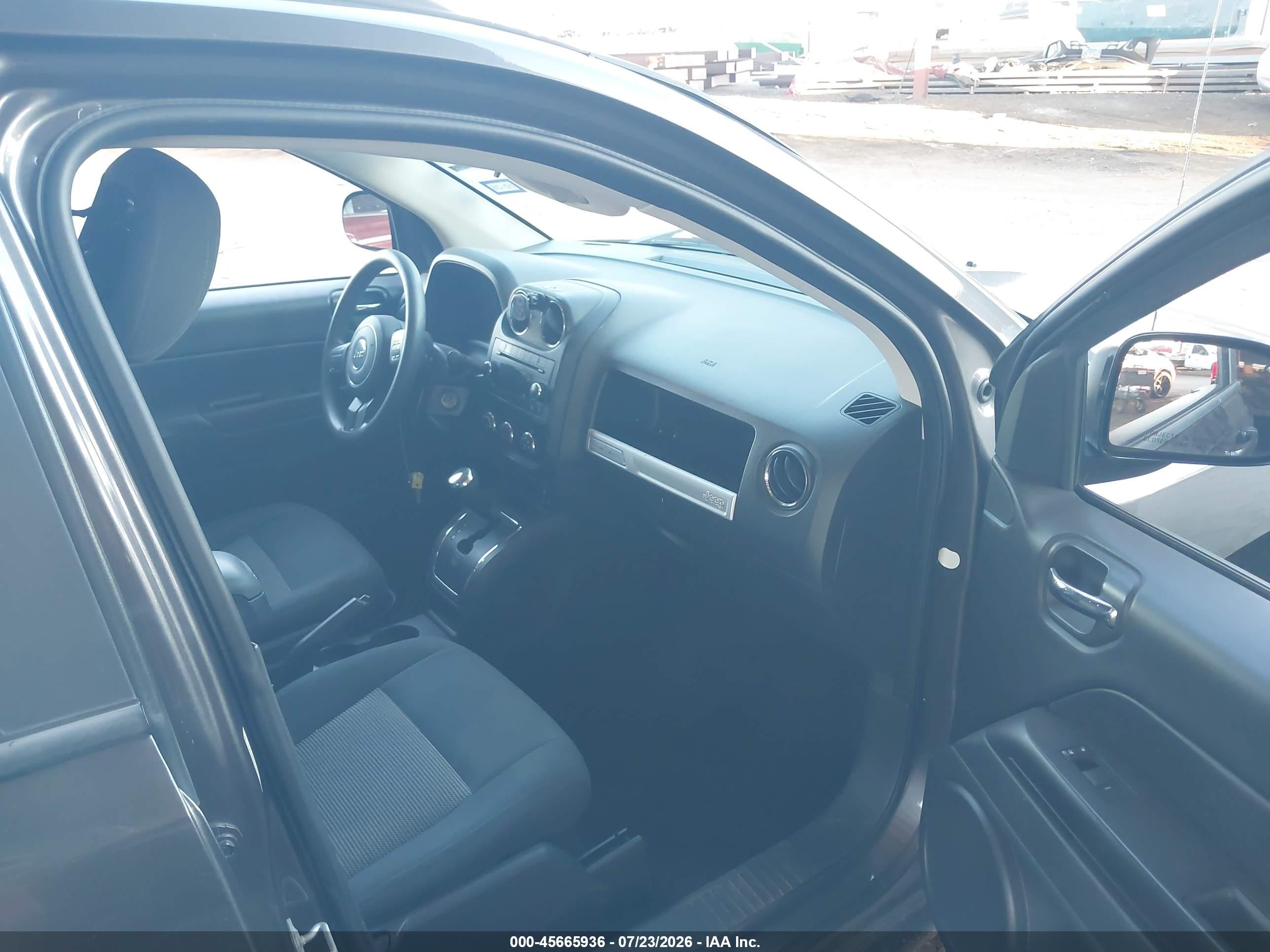 2015 Jeep Compass Sport Gray vin: 1C4NJCBA7FD124472