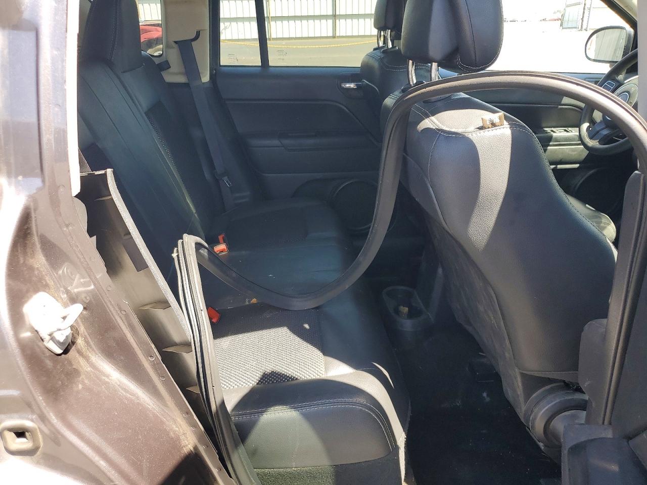 2015 Jeep Compass Sport Gray vin: 1C4NJCBA7FD428434