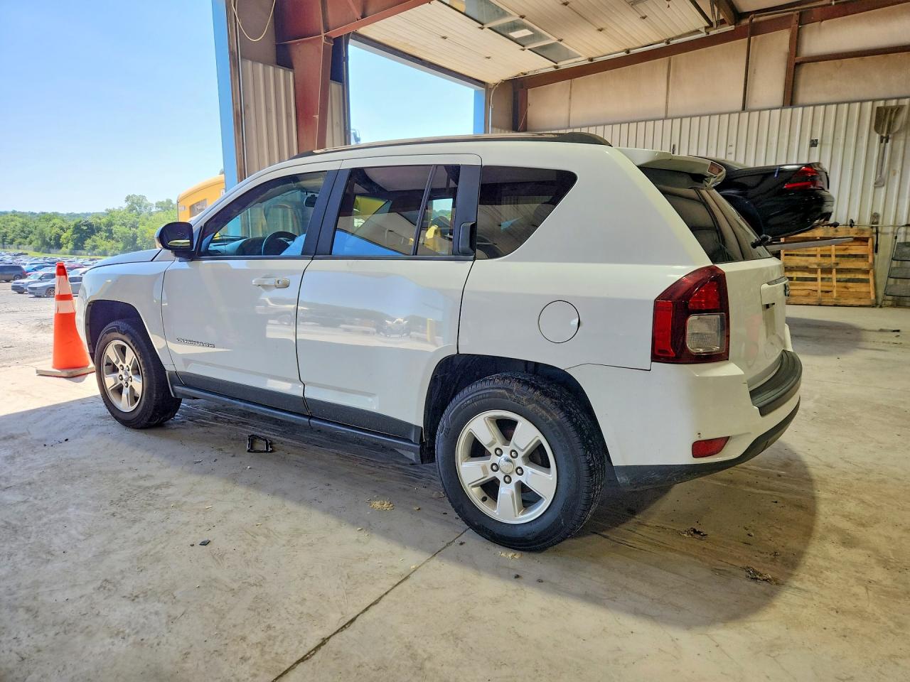 2014 Jeep Compass Sport White vin: 1C4NJCBA8ED779108